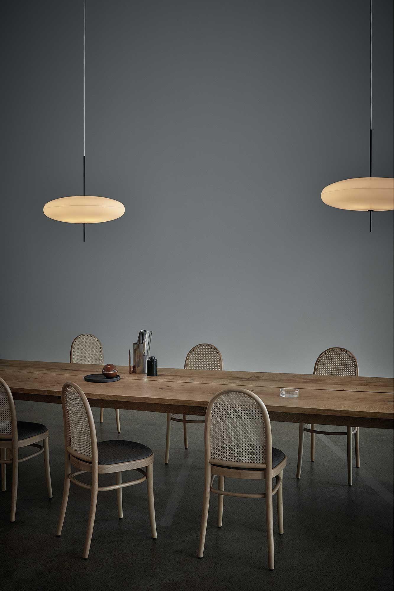 Lustra Suspension Noir Peint Réuni pour Salon - Neutralighting