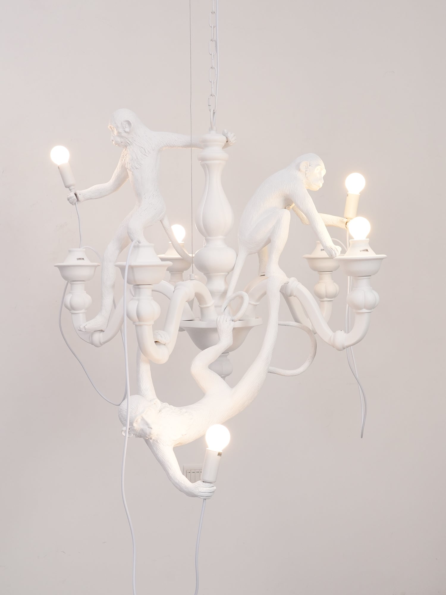 Lustra Chandelier Singe Noir Sculpture Ludique - Neutralighting