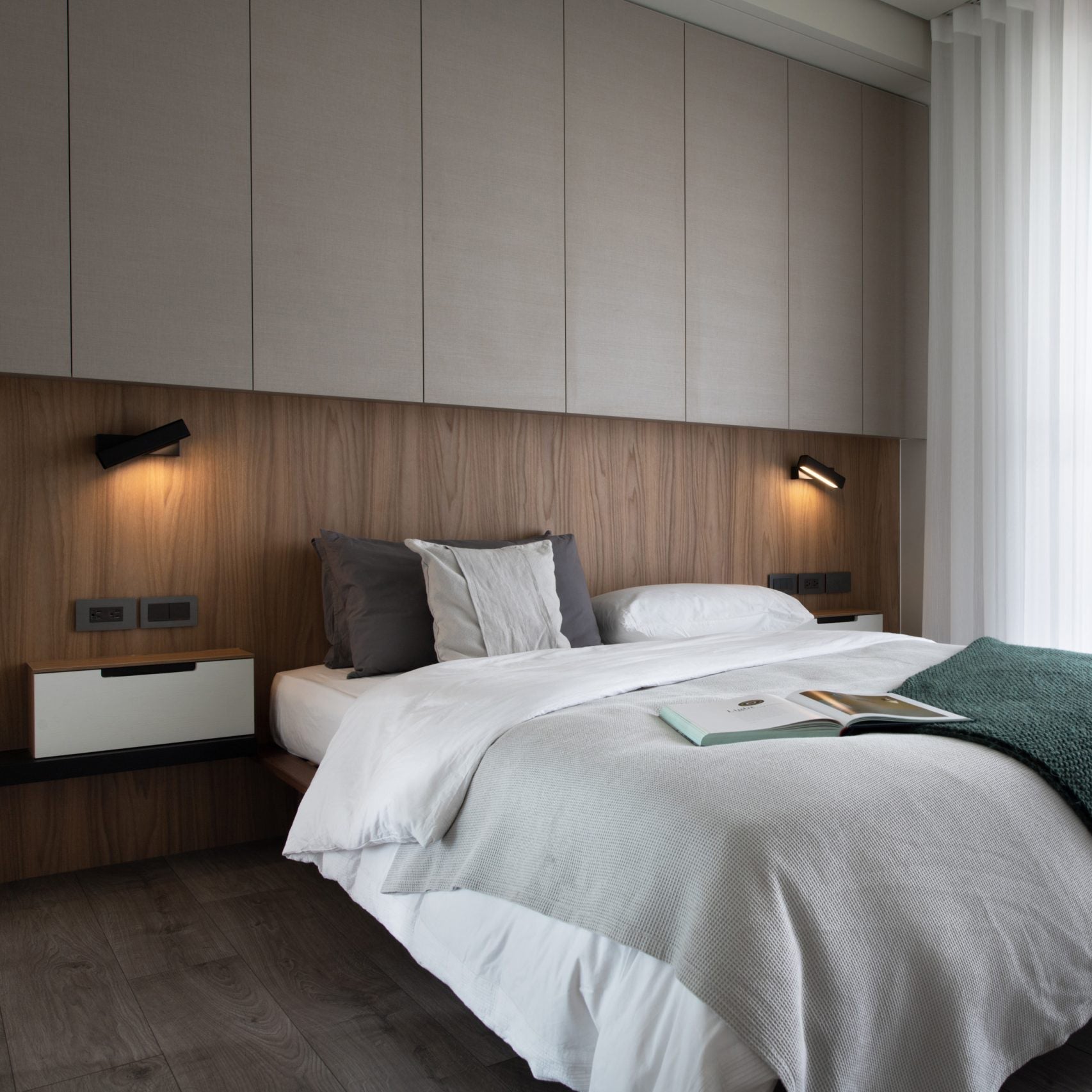 Olvynora Rotating Modern Minimalist Wooden Metal Wall Lamp - Lamp Copper