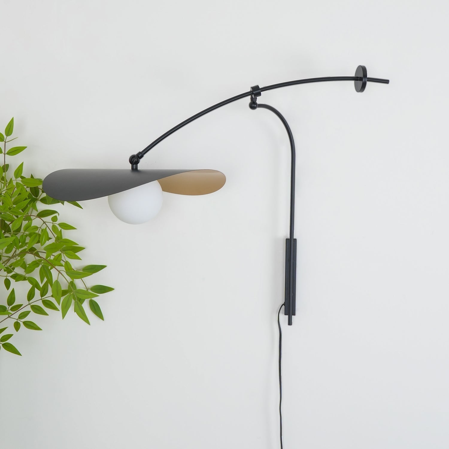 Embise Glass Minimalist Wall Lamp - Neutralighting