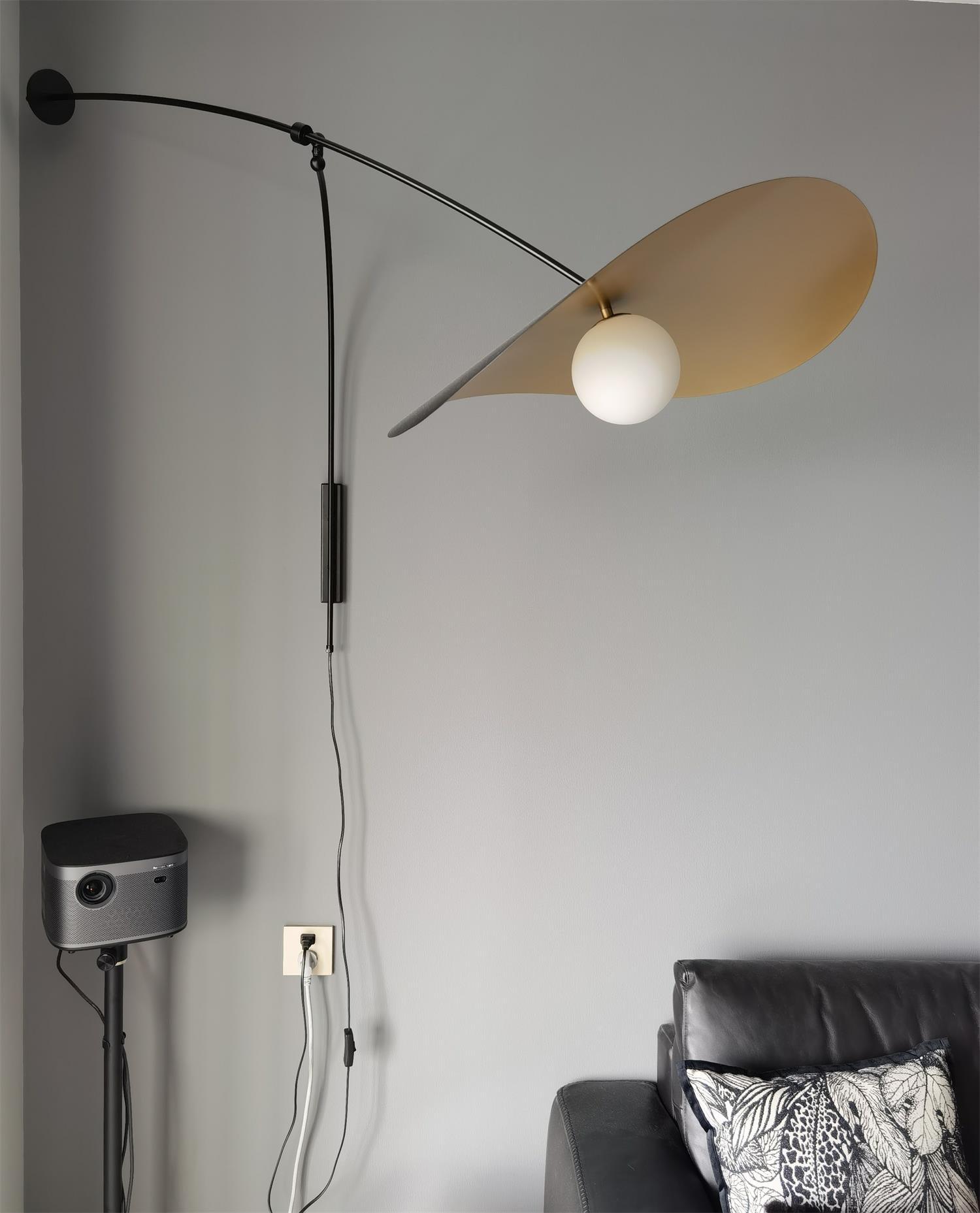 Embise Glass Minimalist Wall Lamp - Neutralighting