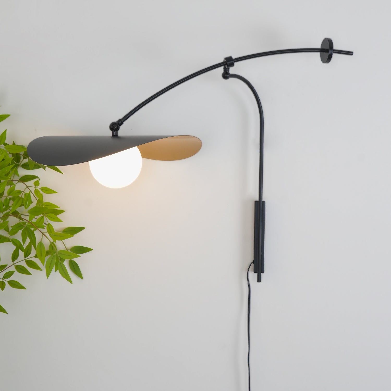 Embise Glass Minimalist Wall Lamp - Neutralighting