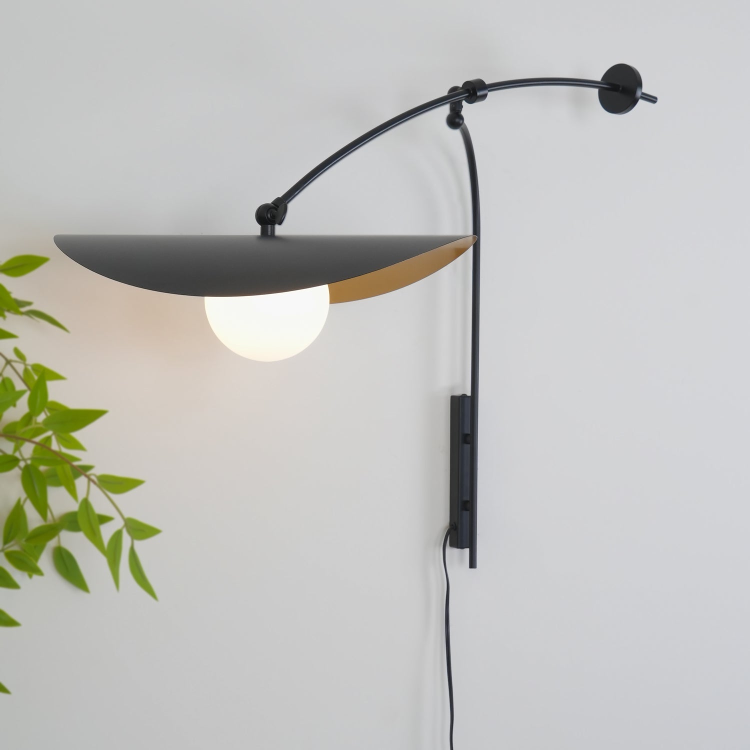 Embise Glass Minimalist Wall Lamp - Neutralighting