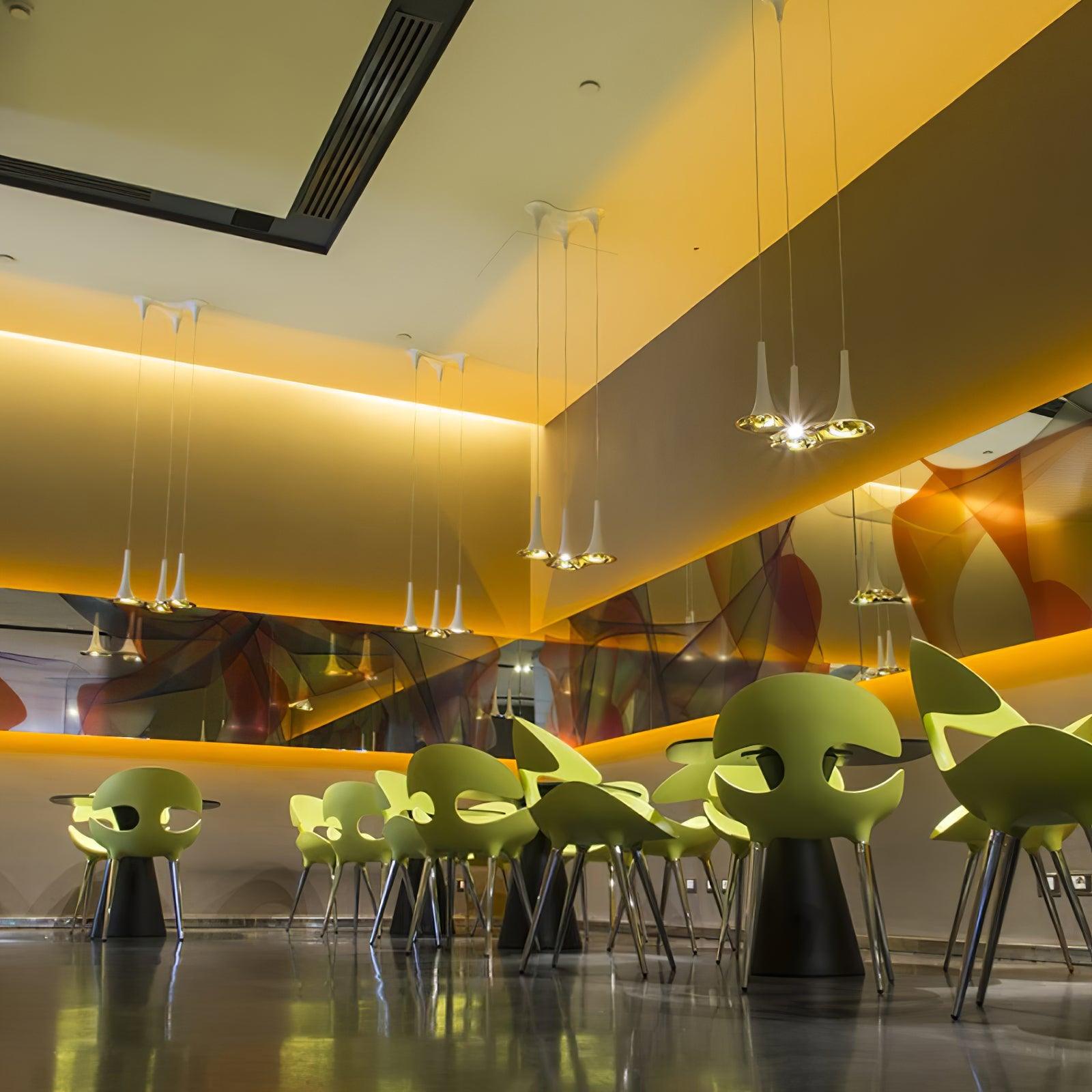 Solara Lampe suspendue en acrylique en forme de trompette contemporaine - Neutralighting