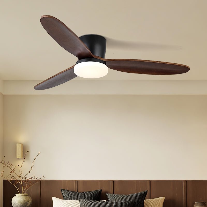 Plafonnier ventilateur Athyrs installé au plafond, vue intérieure