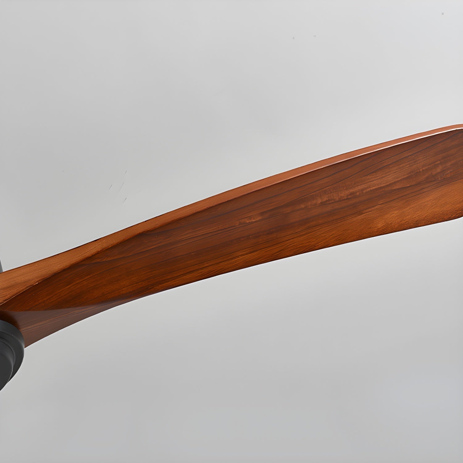 Ventilateur de plafond en bois nordique Ezra avec lumière, finition noire, ajoutant une touche audacieuse.