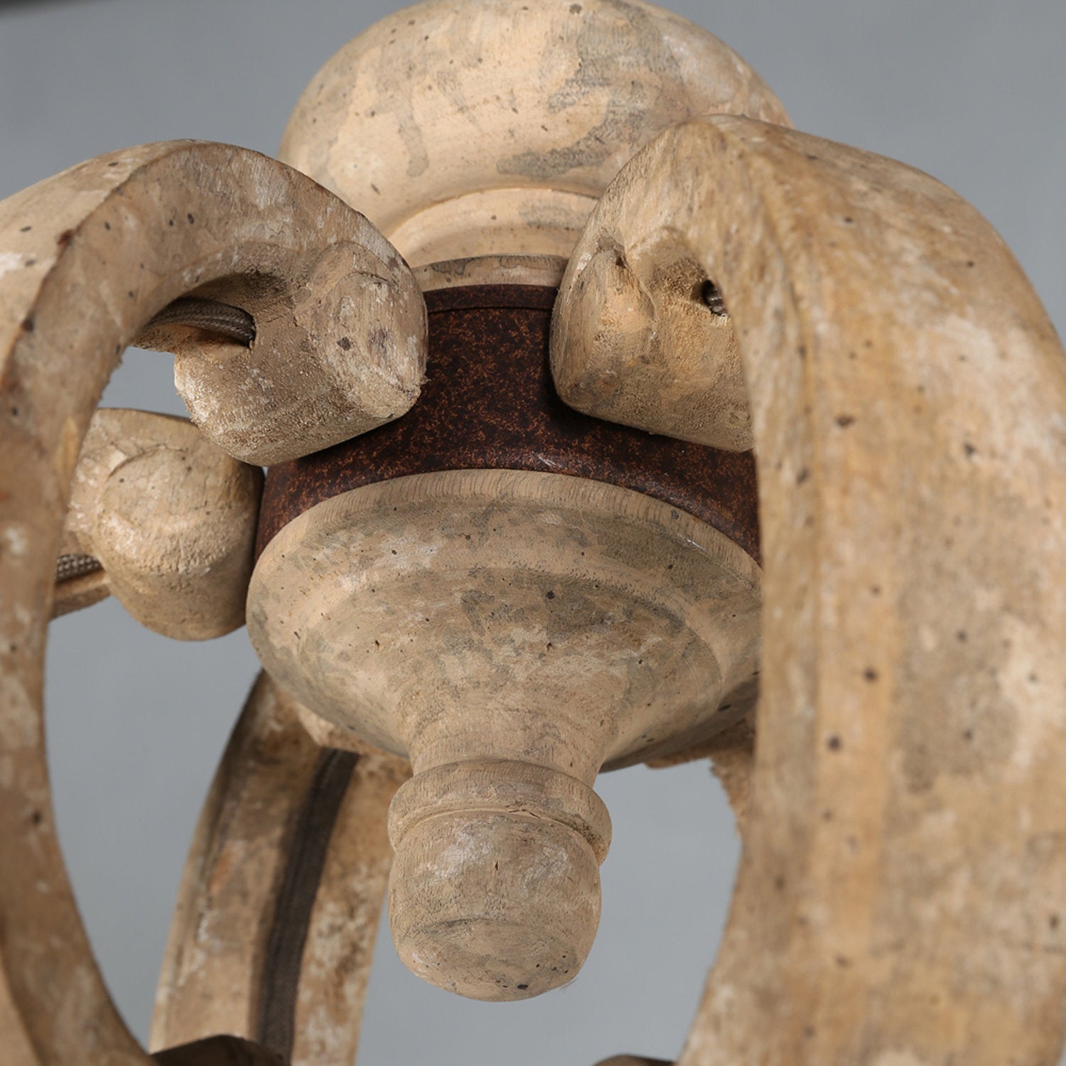 Cumaryra Lustre Traditionnel en Bois et Métal Sculpté à La Main - Neutralighting