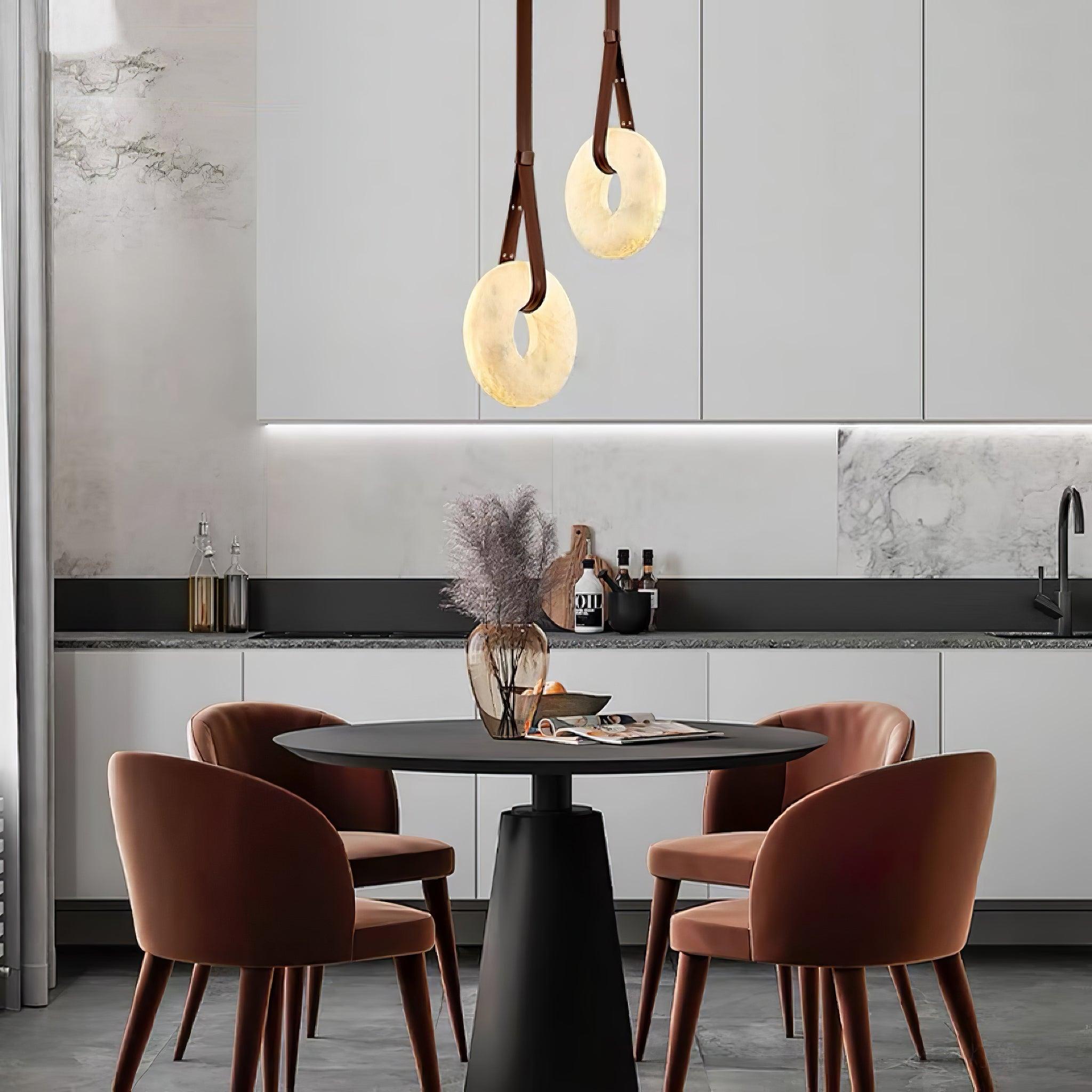 Aira Suspension Lampe Anneau en albâtre Lanières en cuir Luxe scandinave - Neutralighting