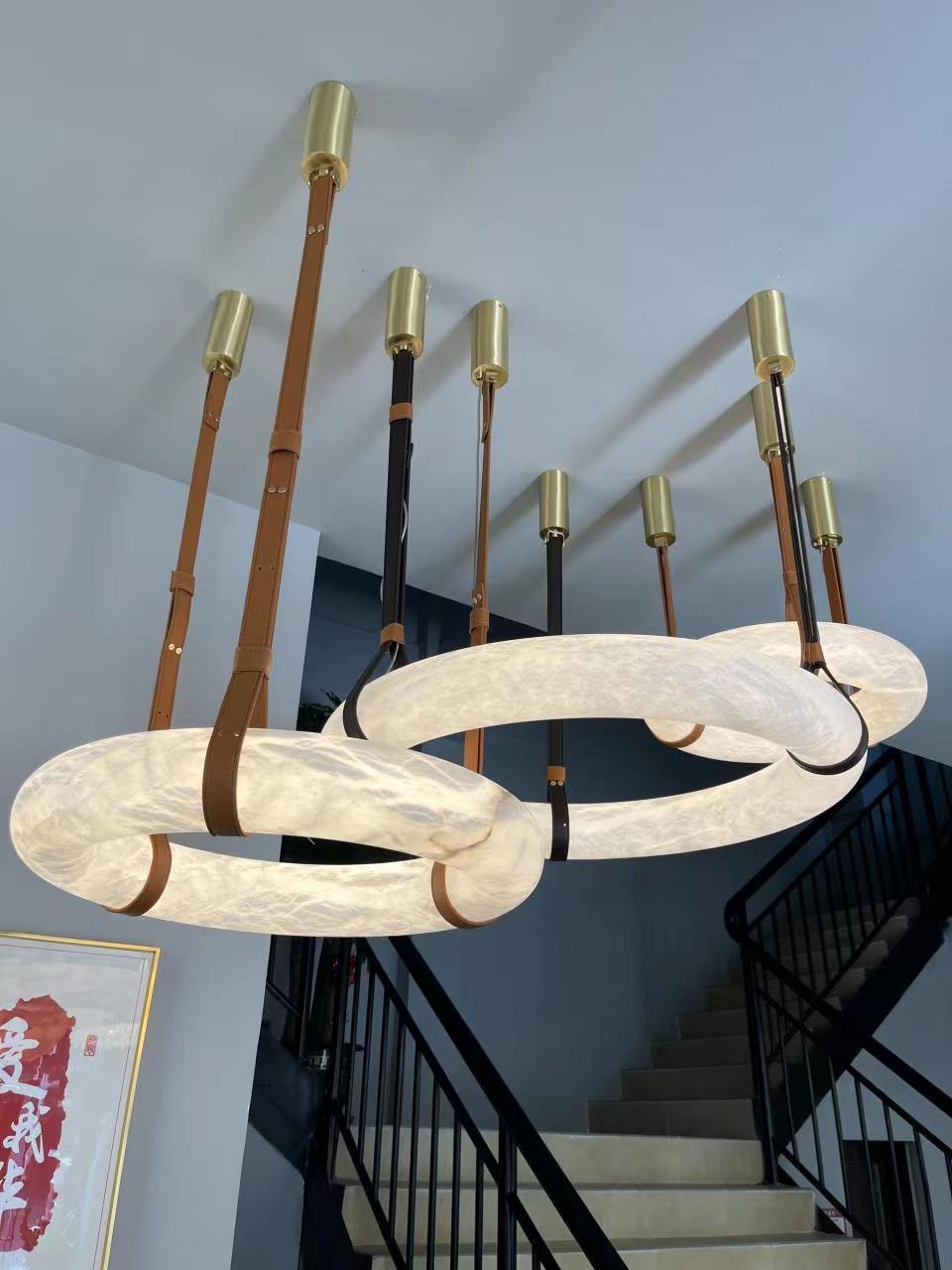 Suspension Alabaster Ring Triple lanières en cuir Nordic Luxe - Neutralighting