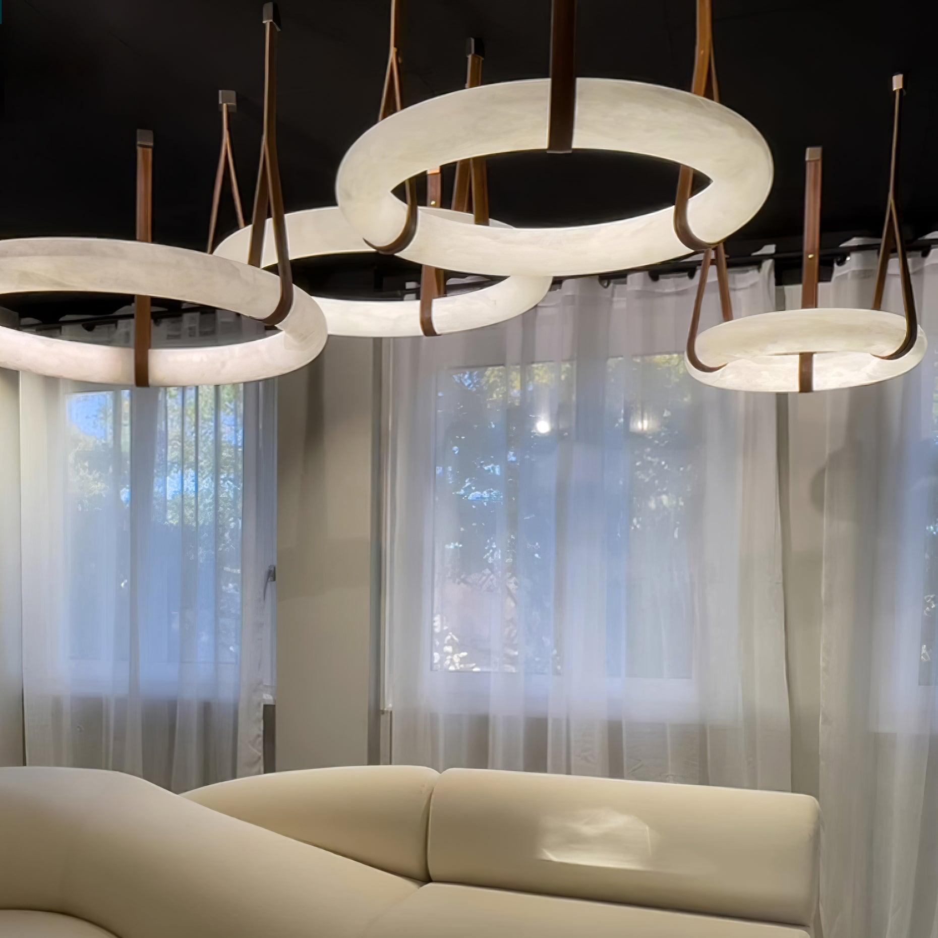 Suspension Alabaster Ring Triple lanières en cuir Nordic Luxe - Neutralighting