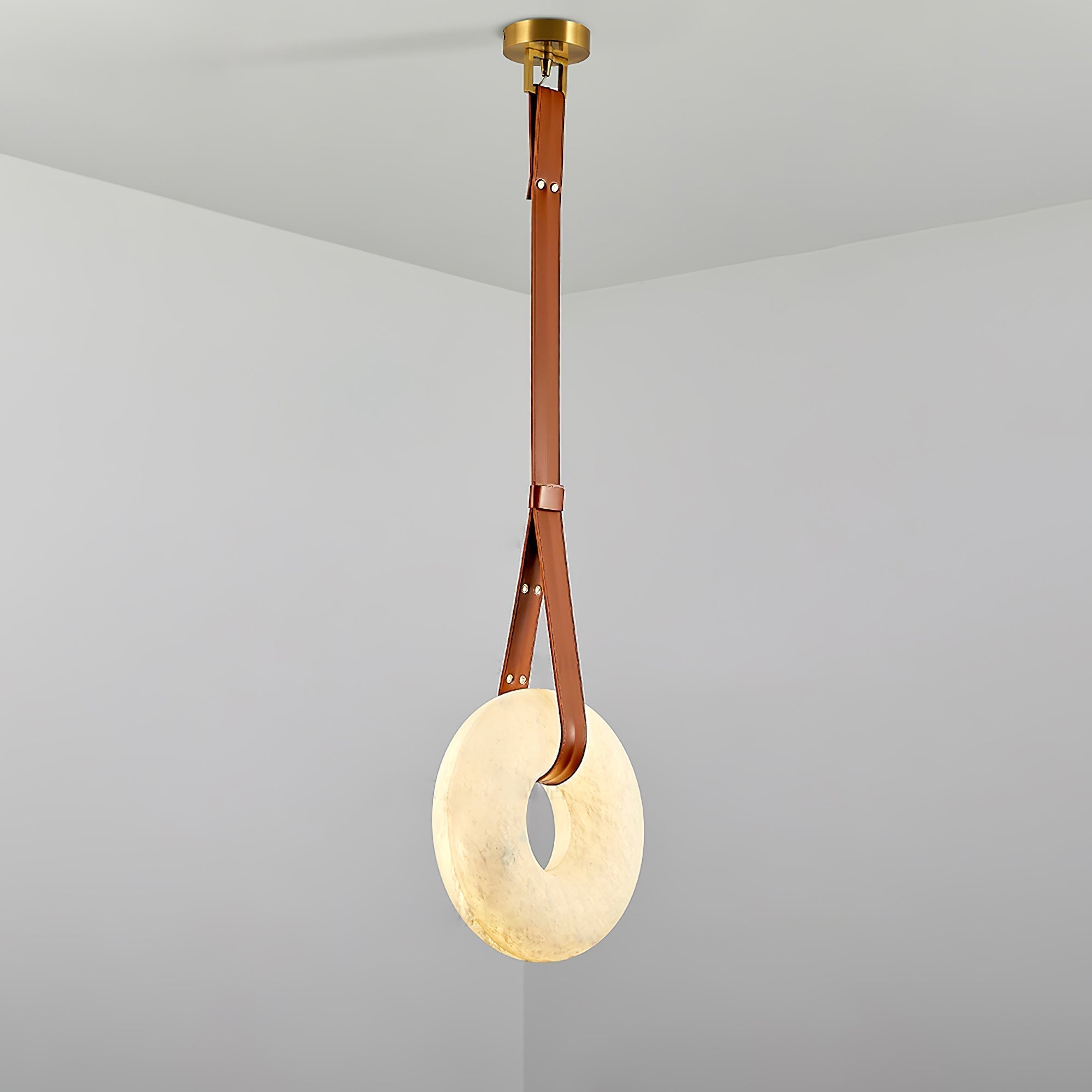 Suspension Alabaster Ring Triple lanières en cuir Nordic Luxe - Neutralighting