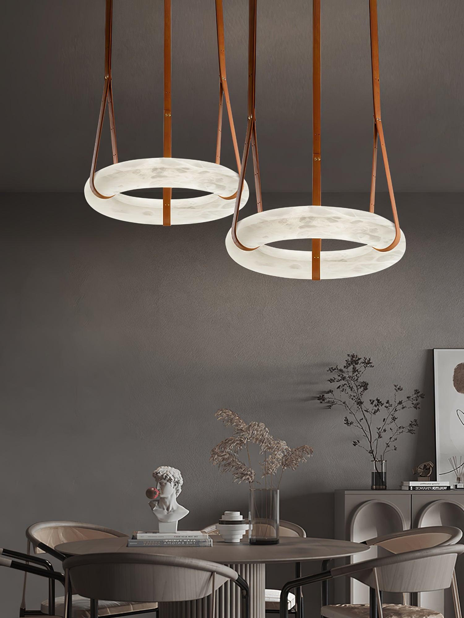 Luste Chandeliers en Albâtre Anneau Sangle en Cuir Version A - Neutralighting