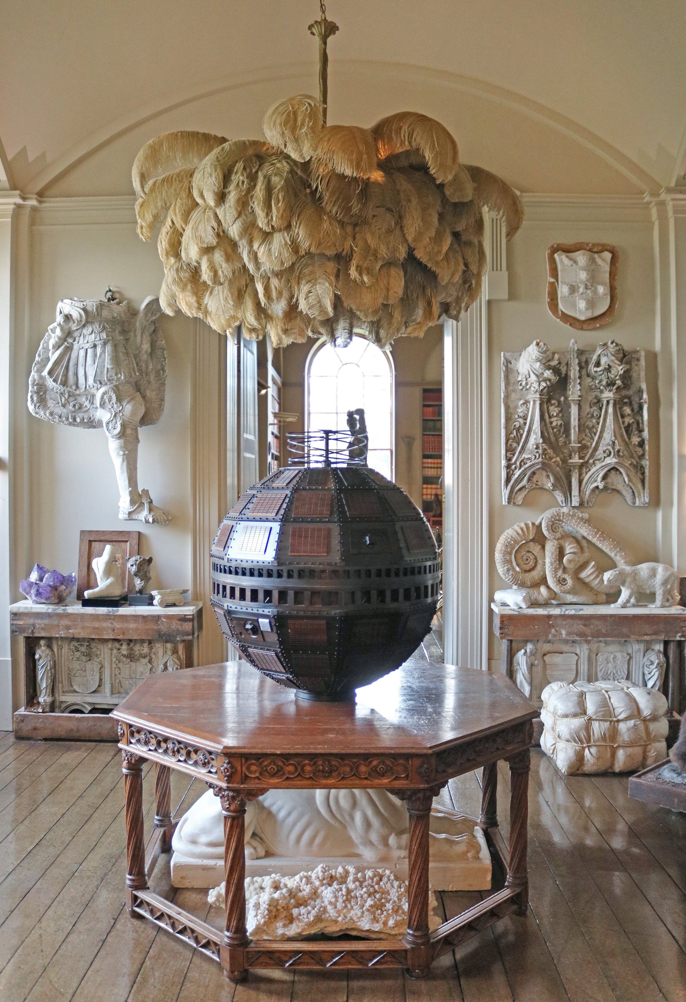 Lustra Chandelier Plume d'Autruche Grand Pied en Laiton - Neutralighting