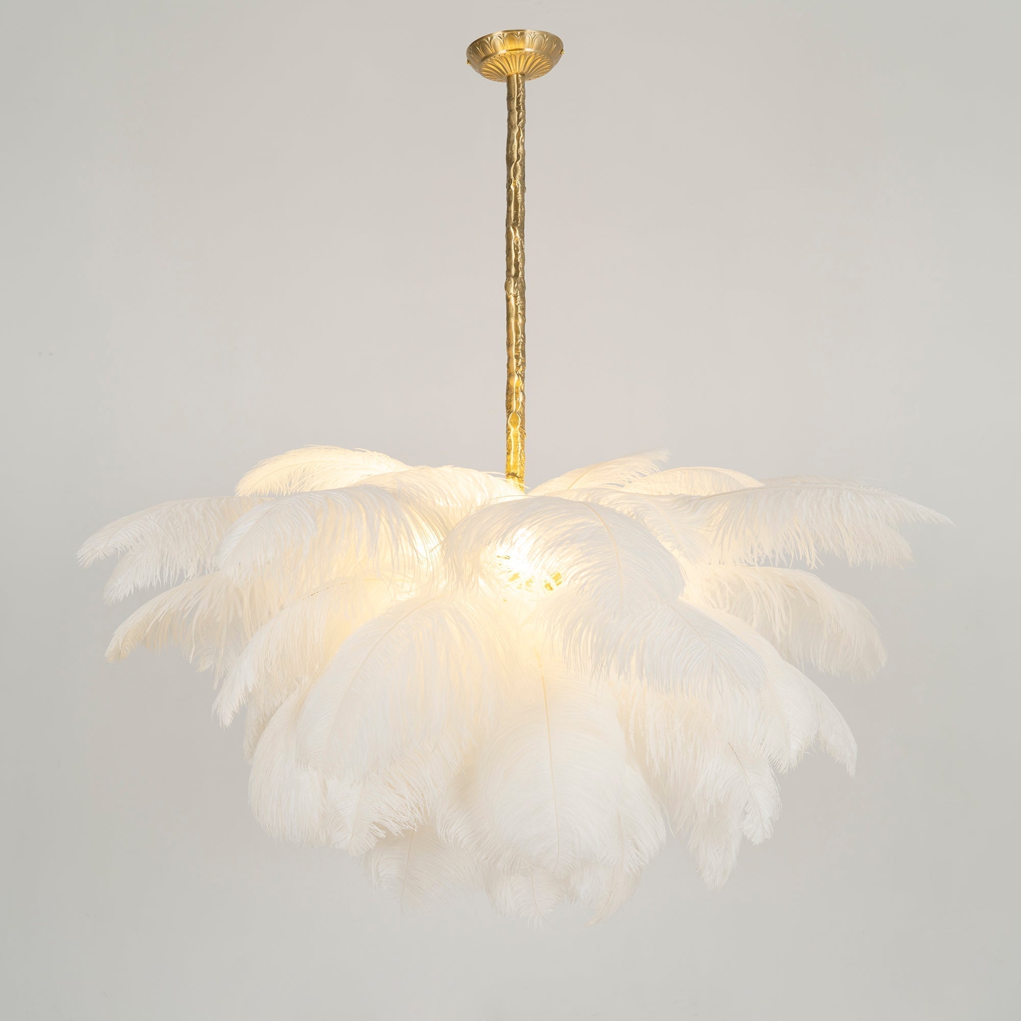 Lustra Chandelier Plume d'Autruche Grand Pied en Laiton - Neutralighting