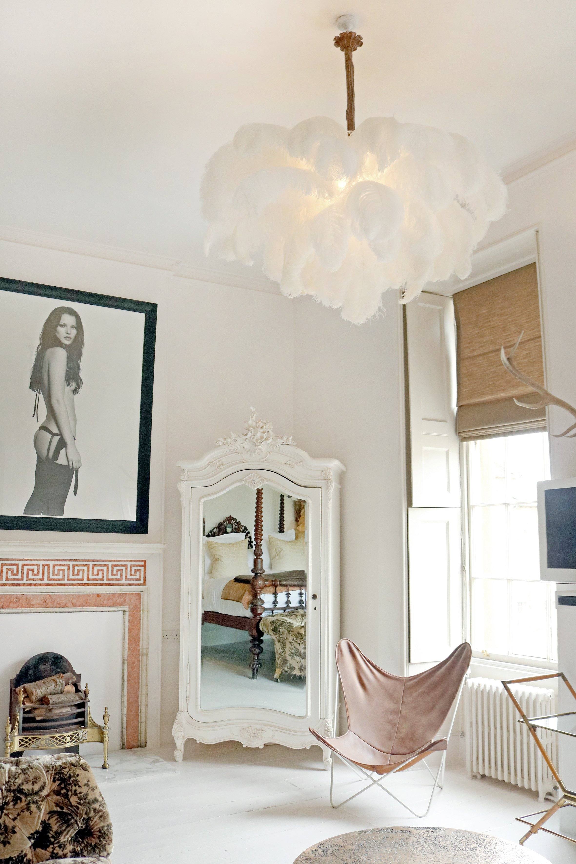 Lustra Chandelier Plume d'Autruche Grand Pied en Laiton - Neutralighting