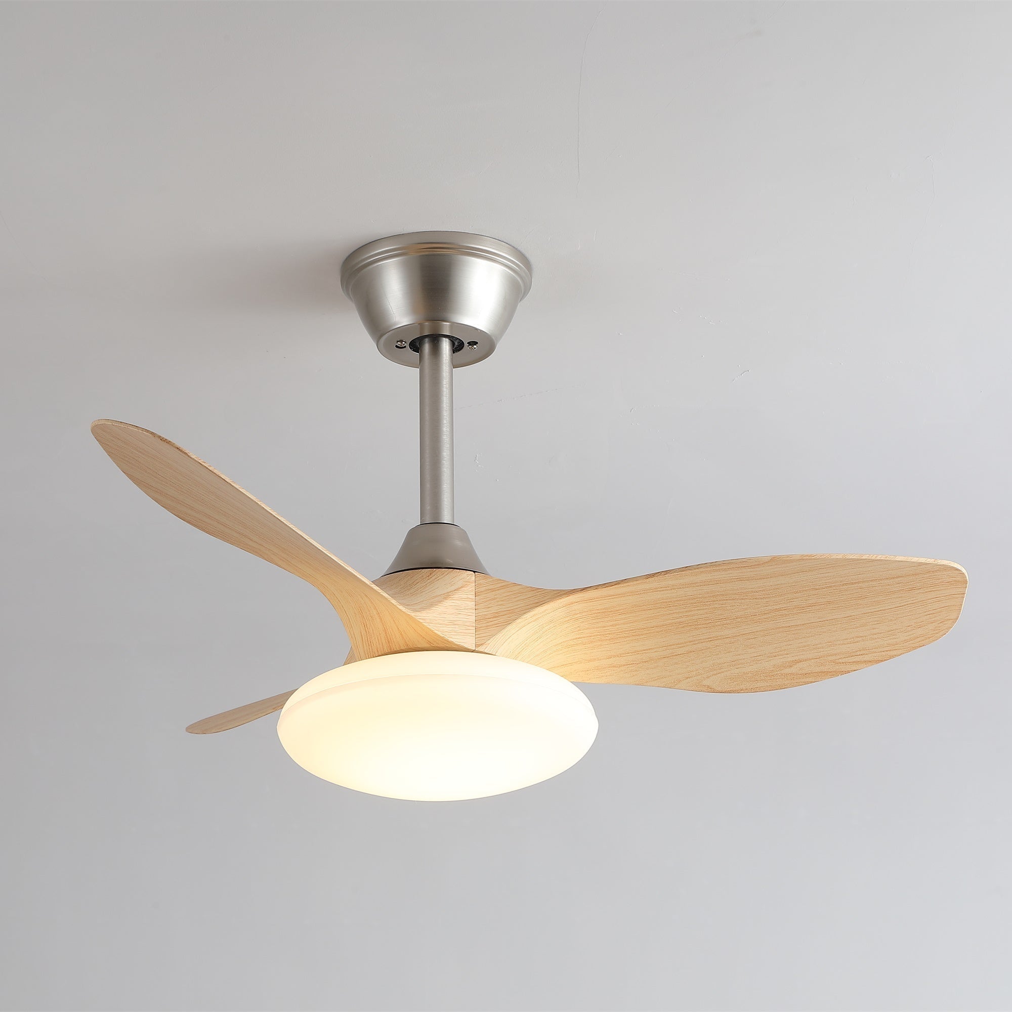 Ventilateur de plafond lumineux Sylvara en finition Bois