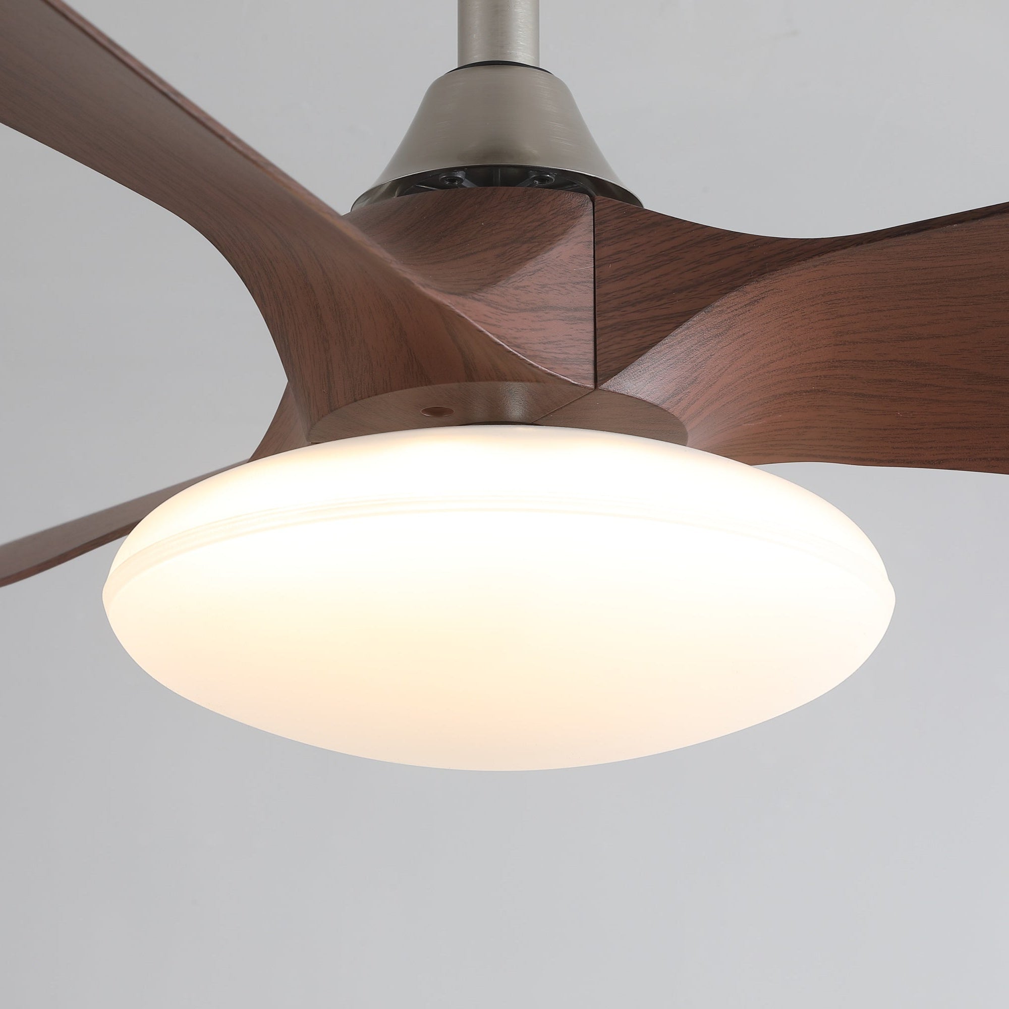 Ventilateur de plafond lumineux Sylvara, vue latérale