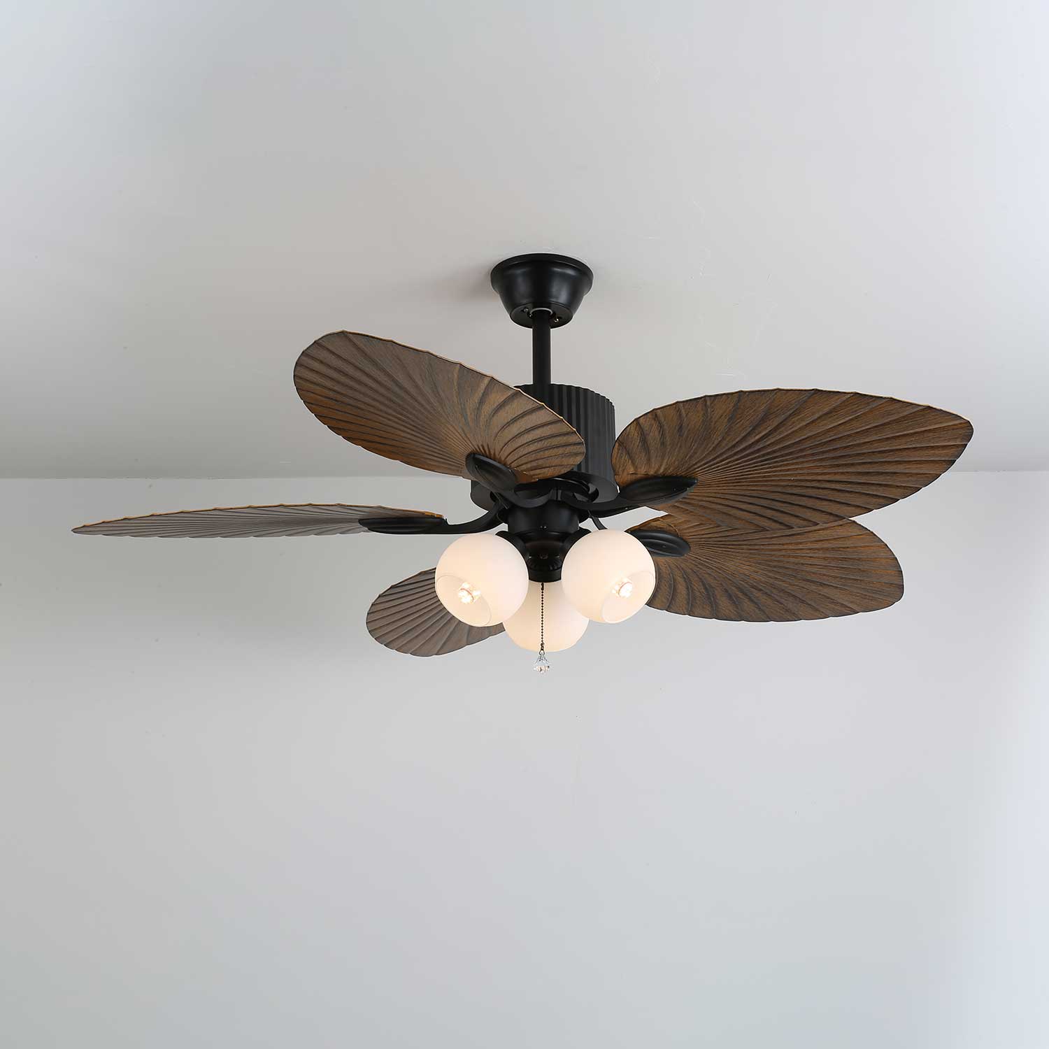 Photo d'ambiance du plafonnier ventilateur Avinionis en bois vintage