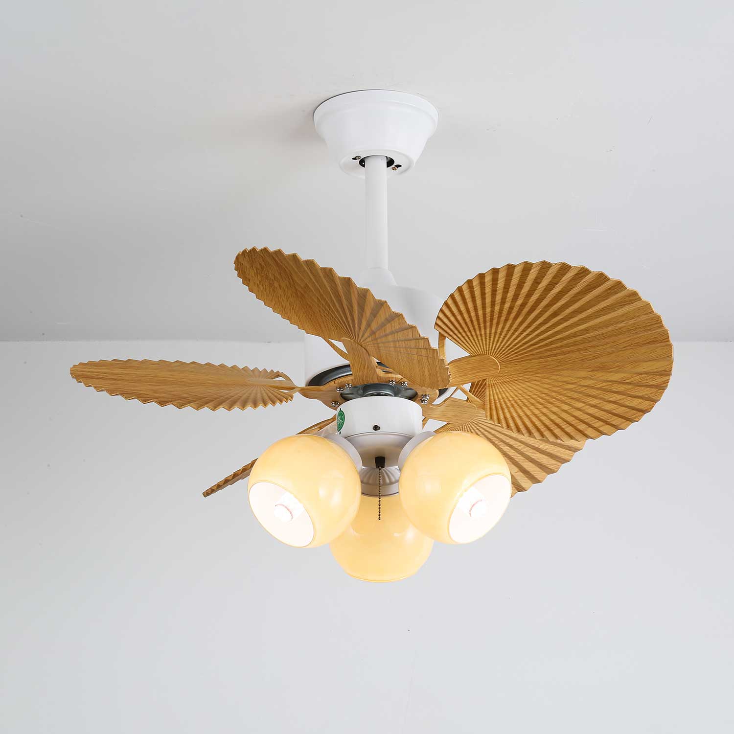 Ventilateur de plafond Aurelia présentant son option de finition blanche