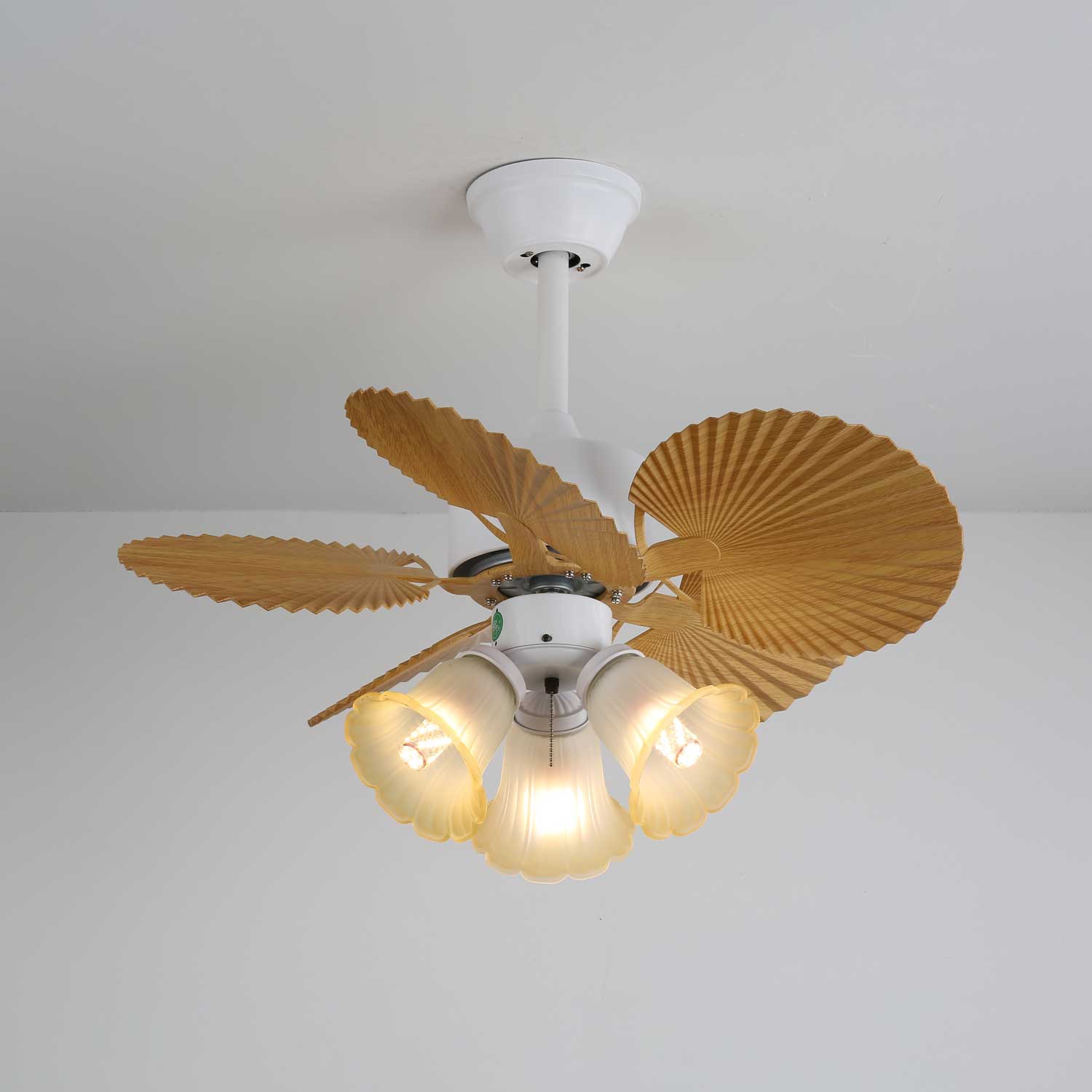 Photo d'ambiance du ventilateur de plafond Aurelia dans une chambre
