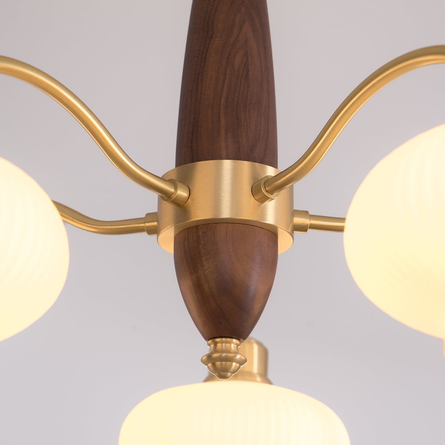Cavien Lustre en Laiton et Noyer - Neutralighting