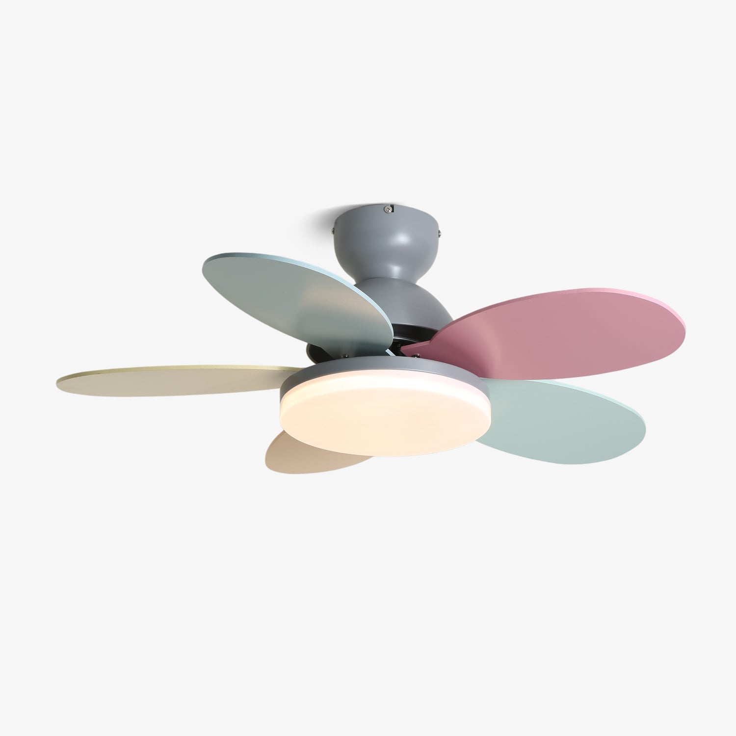 Plafonnier ventilateur Liora en verre coloré dans une chambre d'enfant