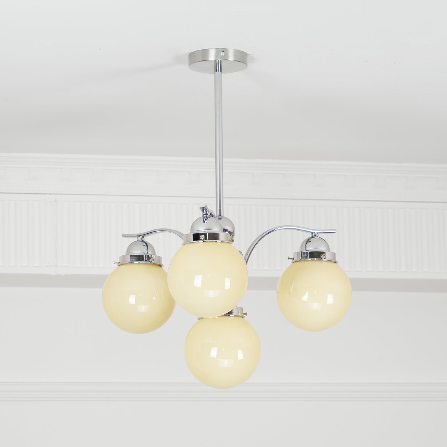 Salamanca Lustre Boules en Verre Rose Arcs en Chrome Stylé - Neutralighting