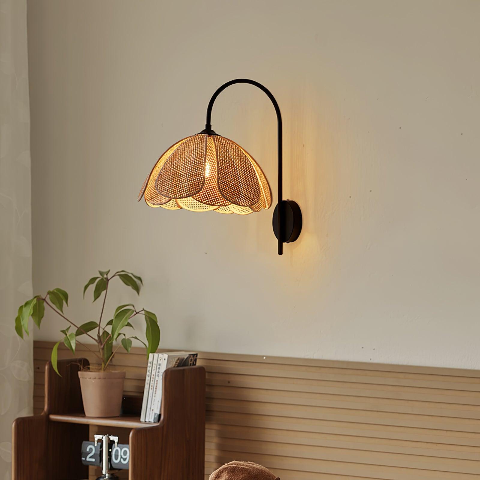 Edria Lustra Applique Murale Rattan Forme Pétale Élégante - Neutralighting