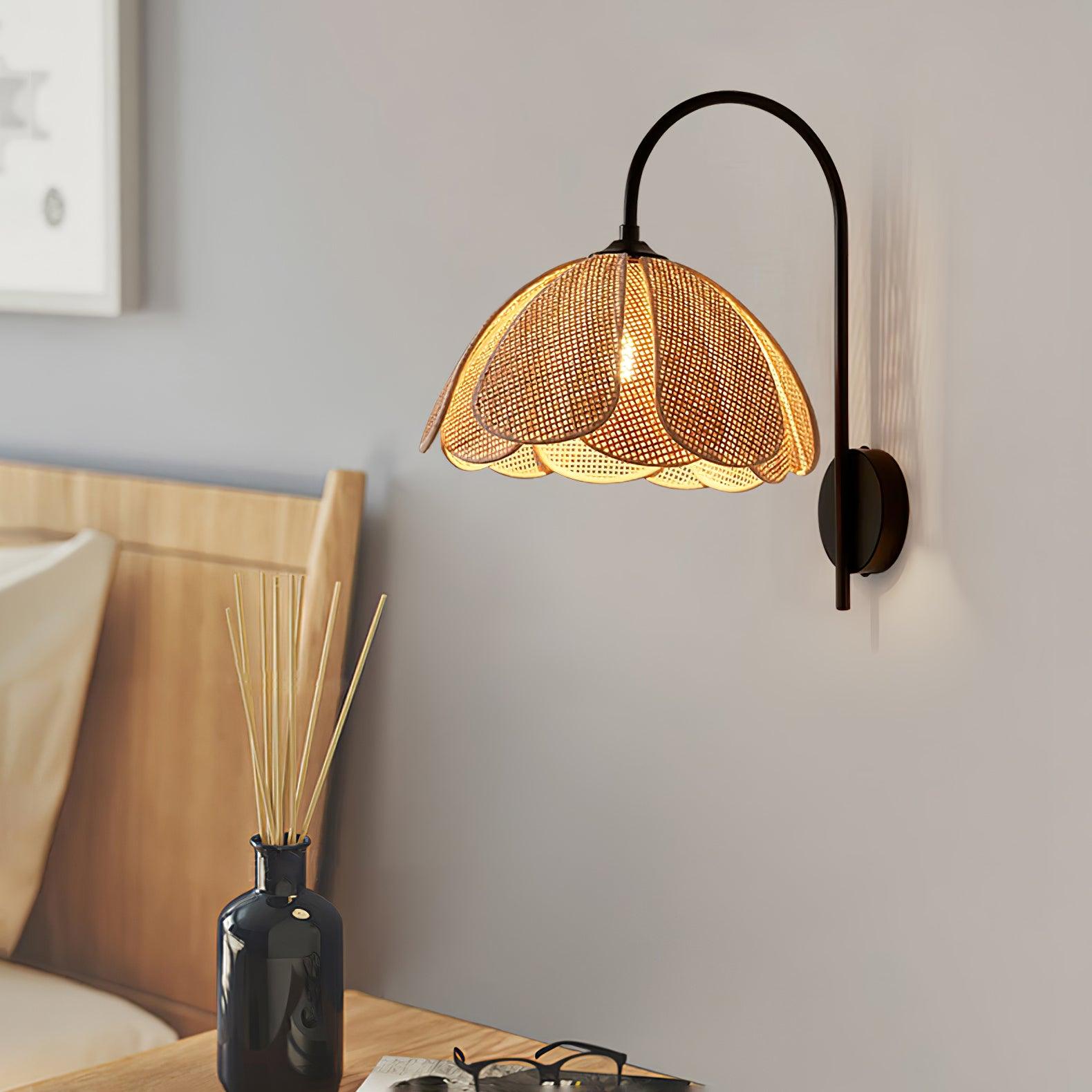 Edria Lustra Applique Murale Rattan Forme Pétale Élégante - Neutralighting