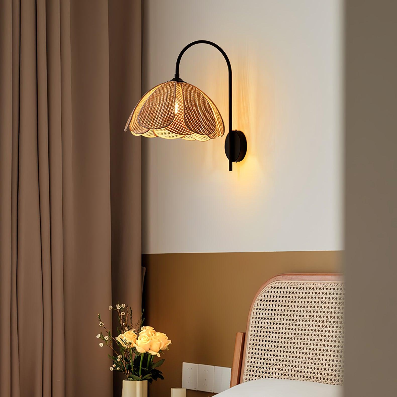 Edria Lustra Applique Murale Rattan Forme Pétale Élégante - Neutralighting