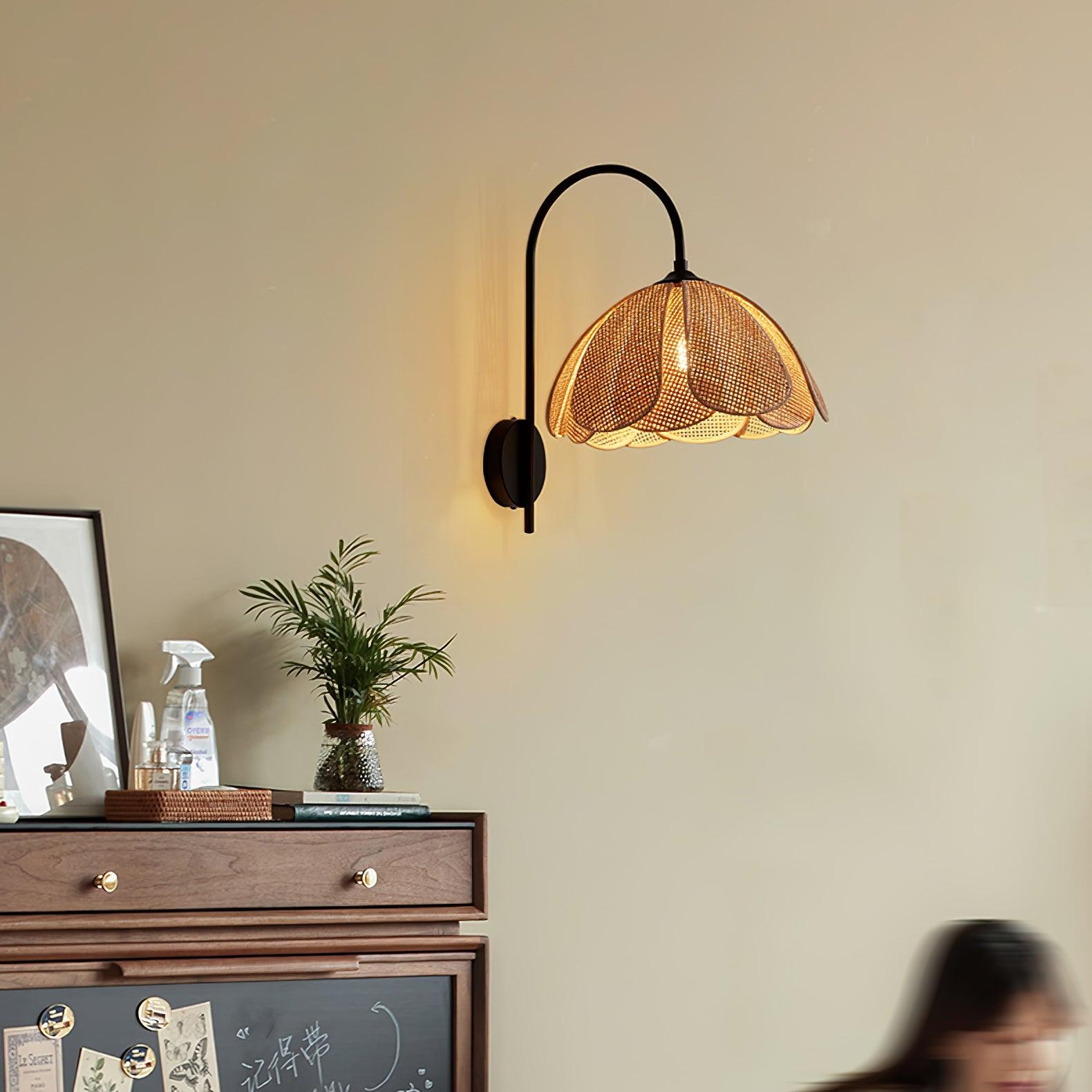 Edria Lustra Applique Murale Rattan Forme Pétale Élégante - Neutralighting