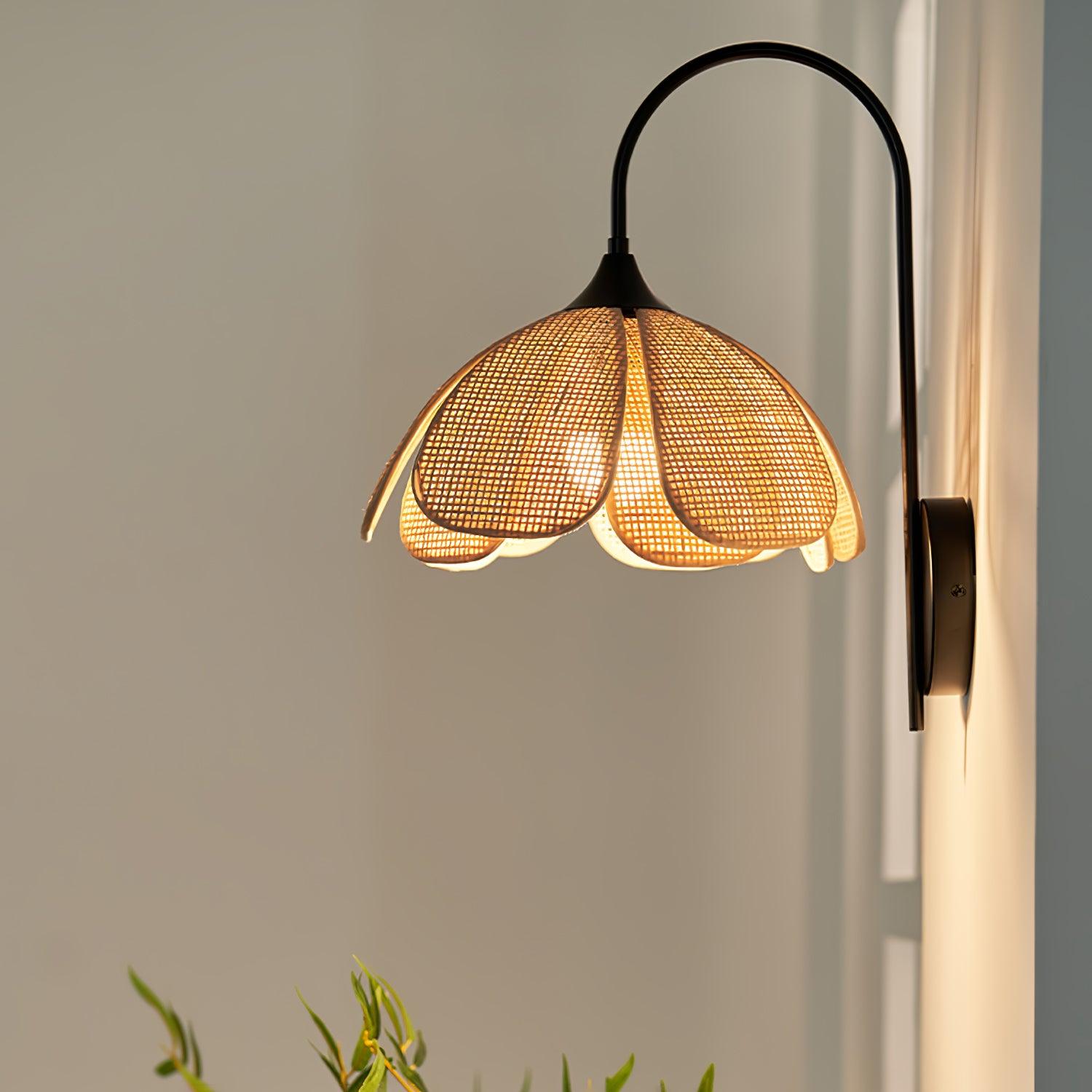 Edria Lustra Applique Murale Rattan Forme Pétale Élégante - Neutralighting