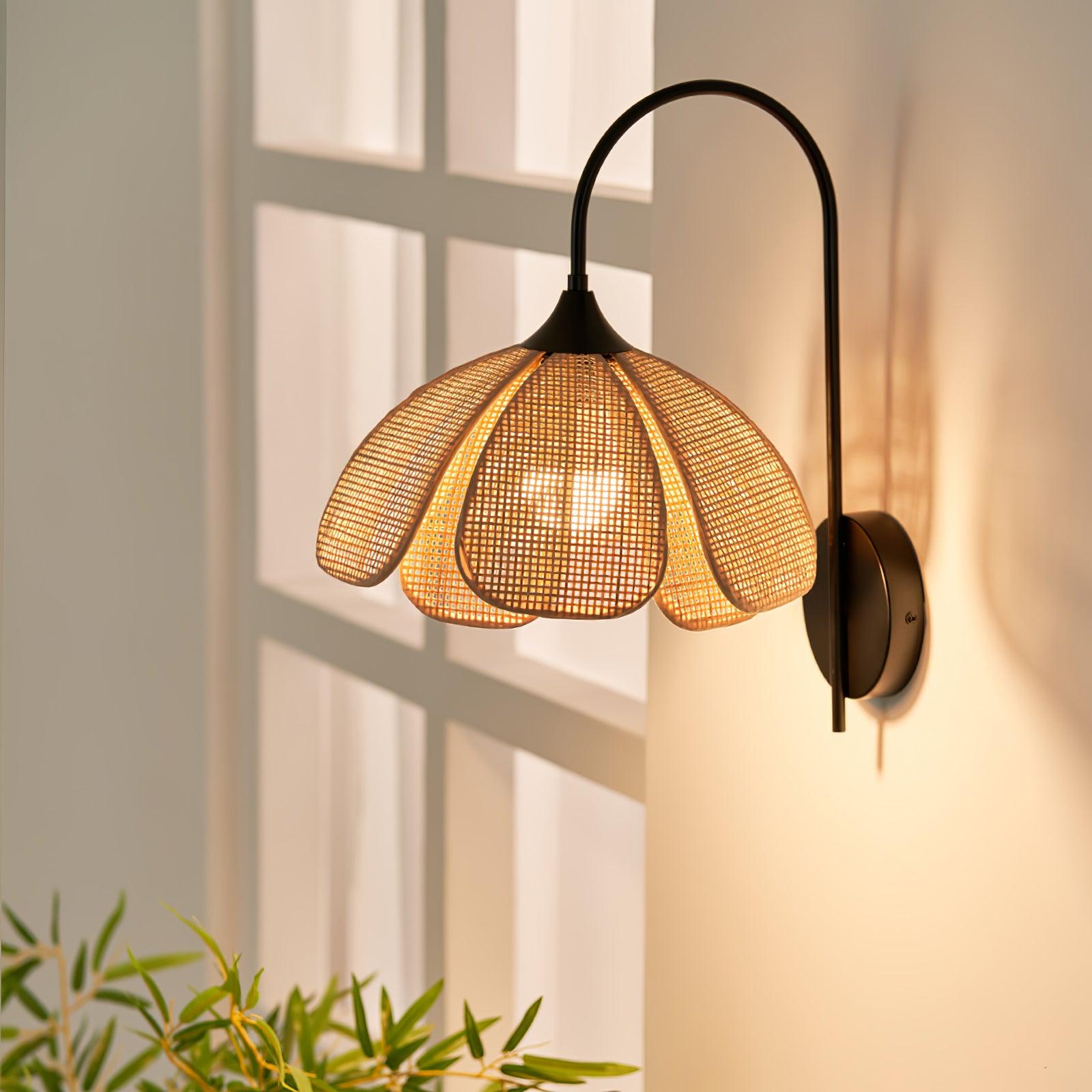 Edria Lustra Applique Murale Rattan Forme Pétale Élégante - Neutralighting