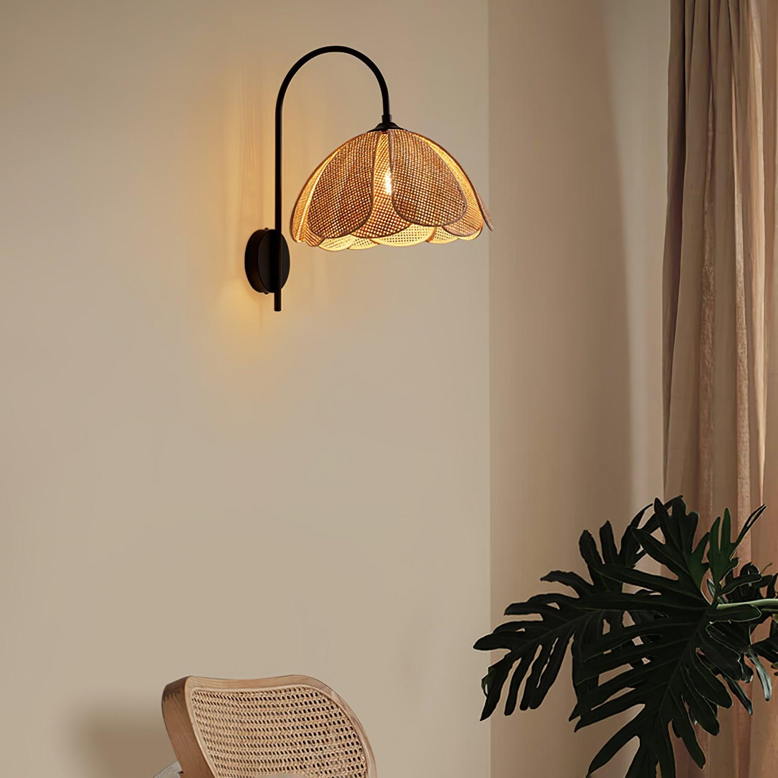Edria Lustra Applique Murale Rattan Forme Pétale Élégante - Neutralighting