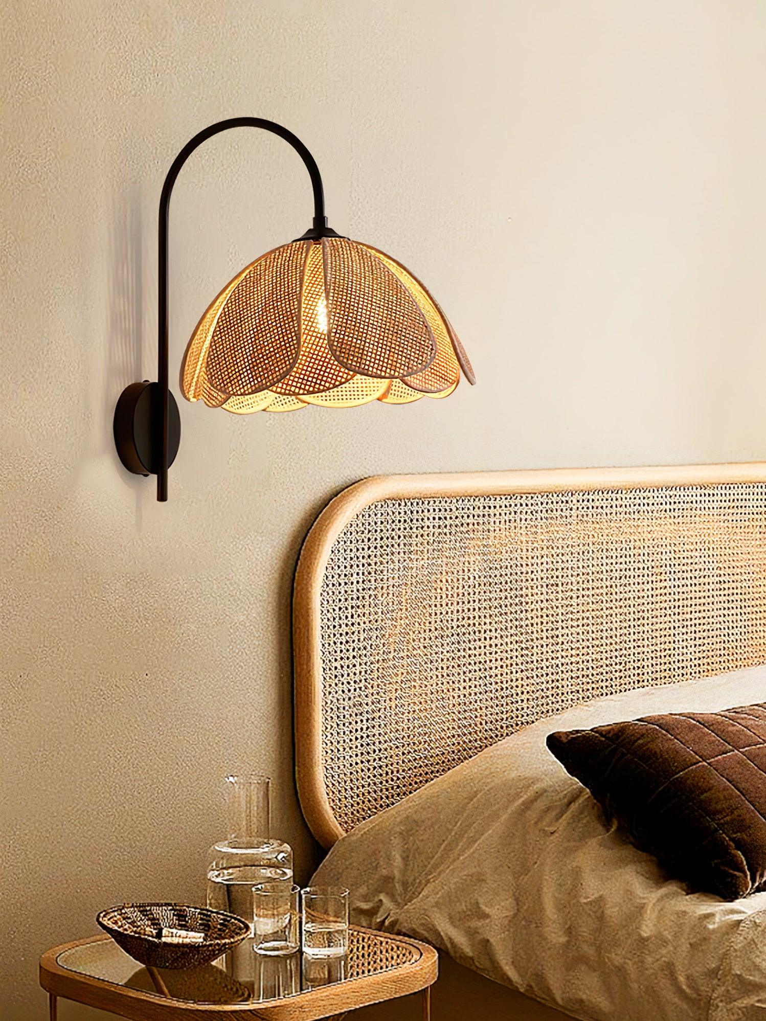 Edria Lustra Applique Murale Rattan Forme Pétale Élégante - Neutralighting