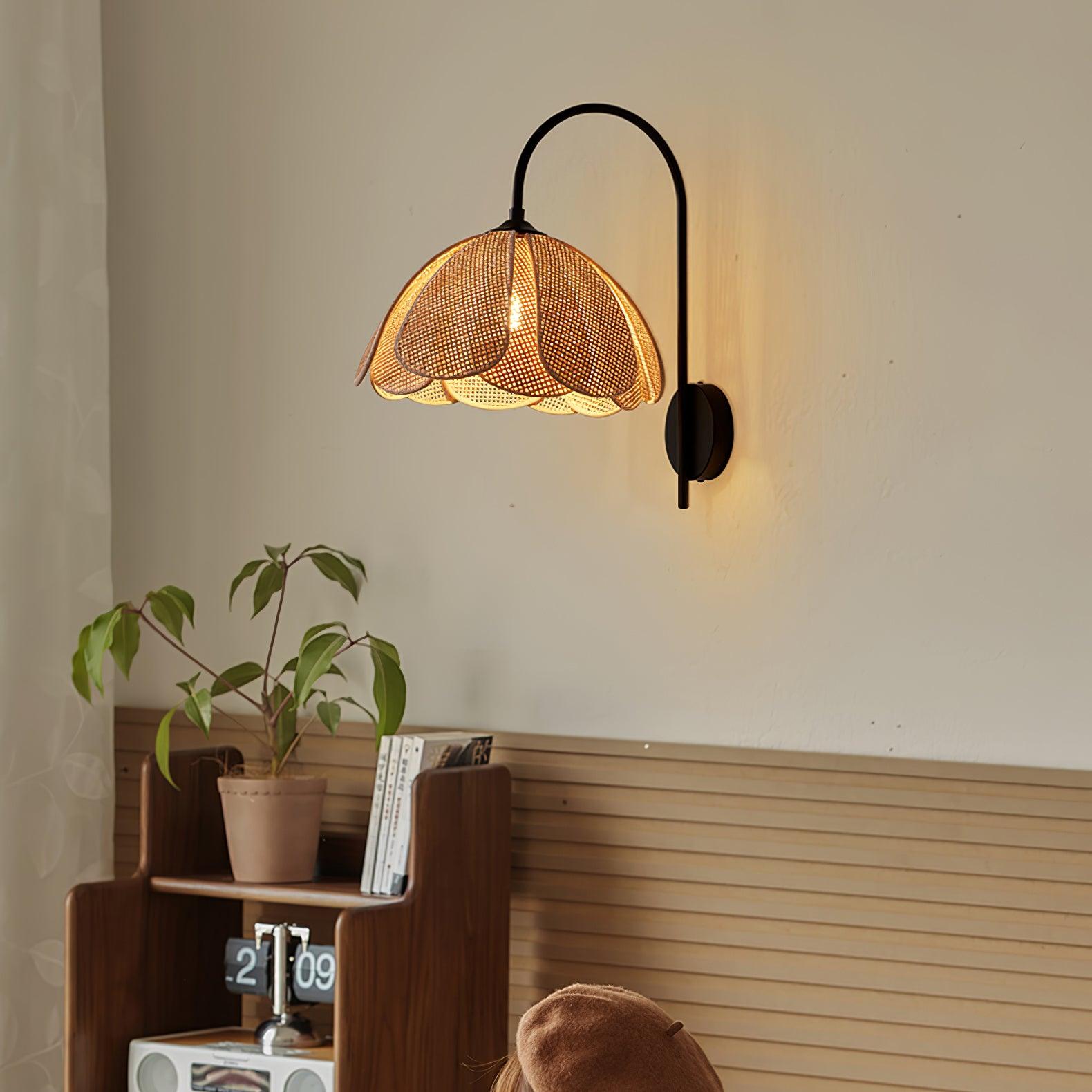 Edria Lustra Applique Murale Rattan Forme Pétale Élégante - Neutralighting