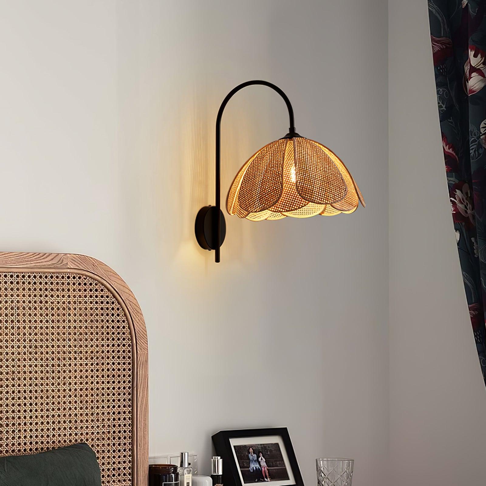 Edria Lustra Applique Murale Rattan Forme Pétale Élégante - Neutralighting