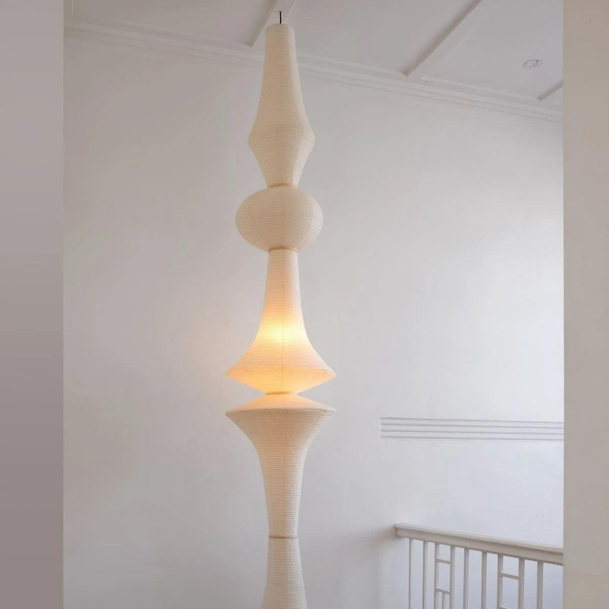 Faye Suspension Sculpturale Verticale en Papier