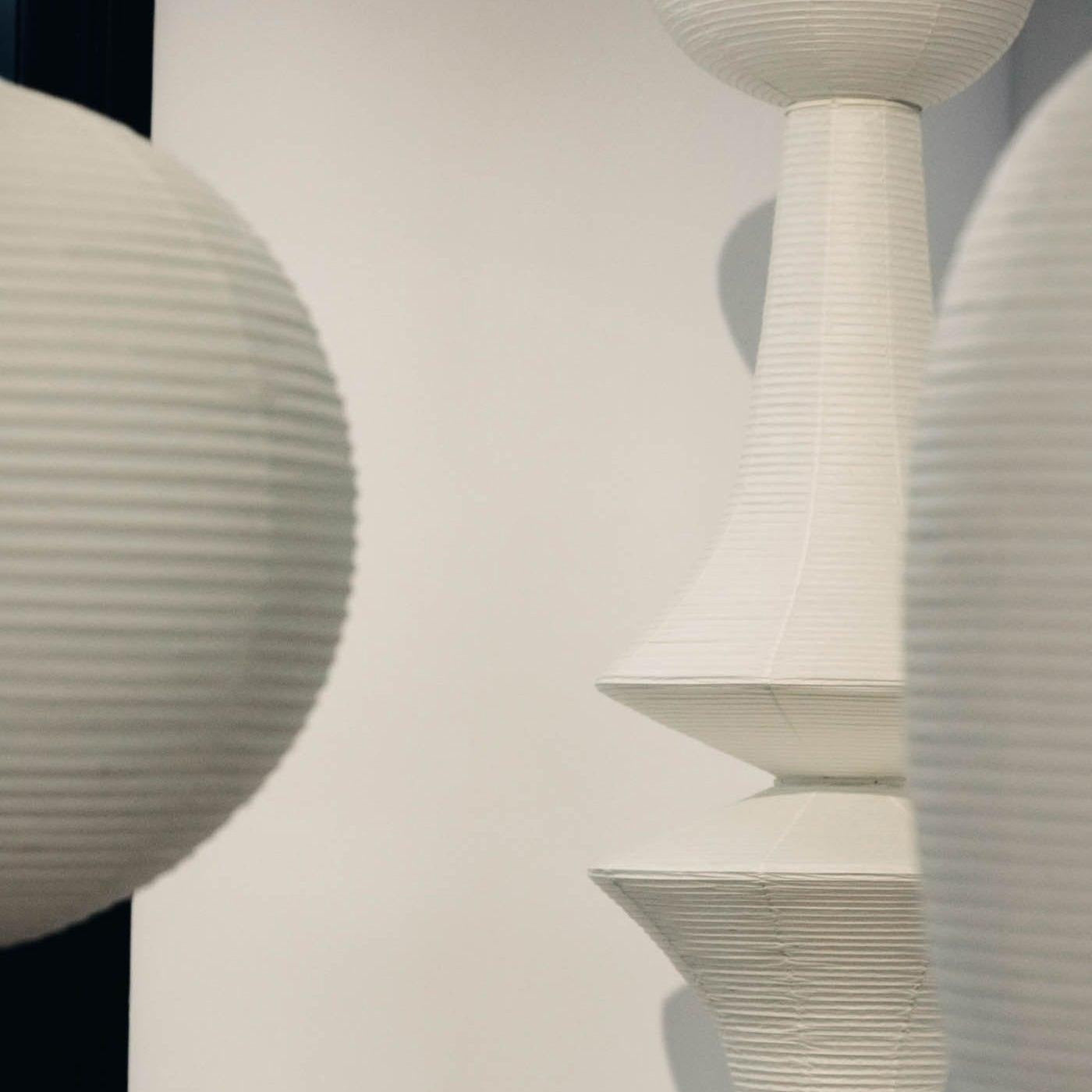 Faye Suspension Sculpturale Verticale en Papier