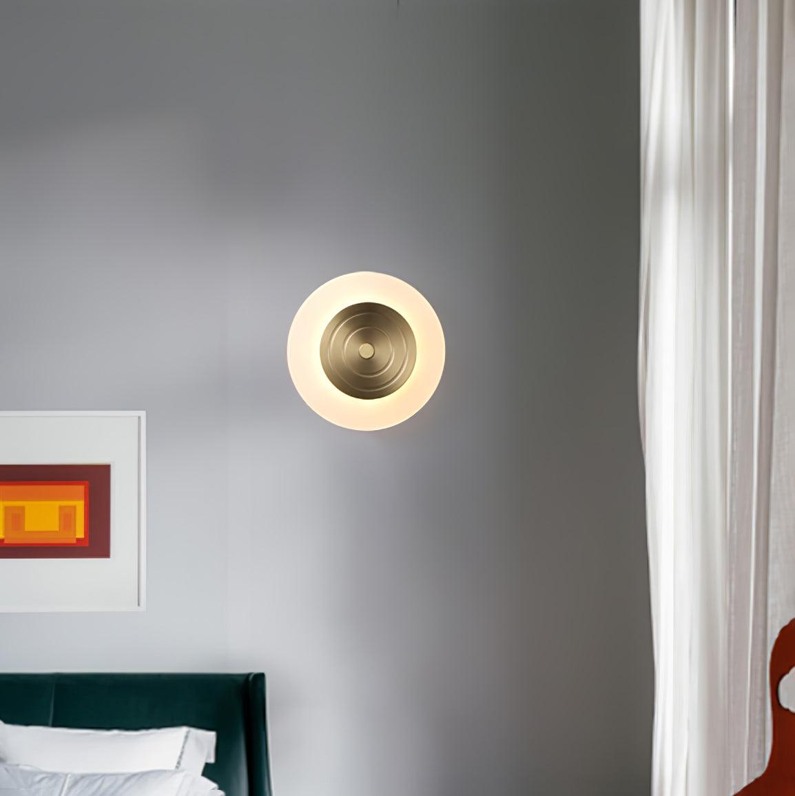 Patricia Lampe Murale Ronde Lune Élégante en Laiton - Neutralighting