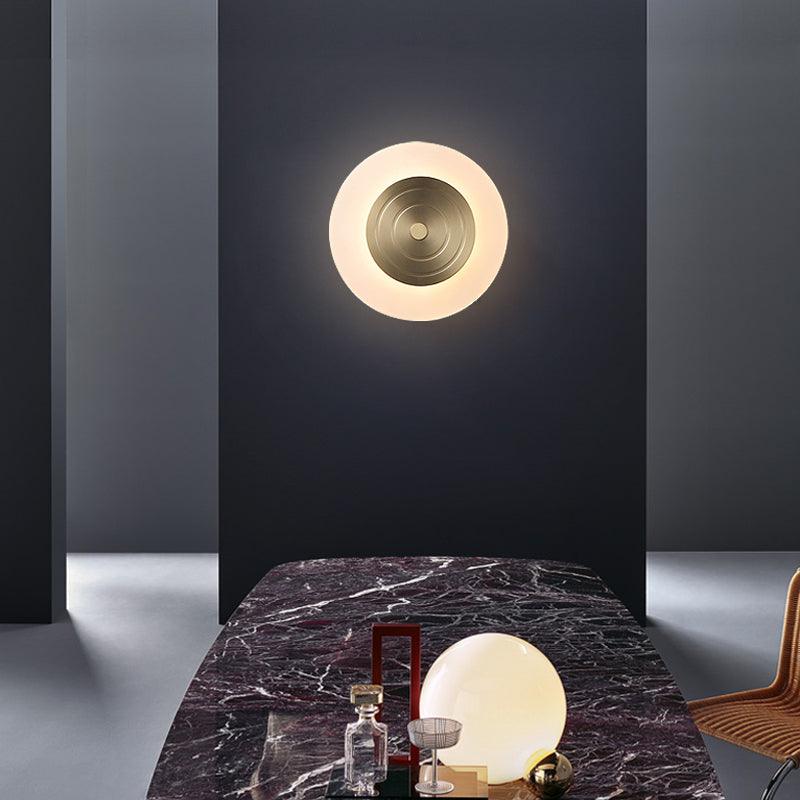 Patricia Lampe Murale Ronde Lune Élégante en Laiton - Neutralighting