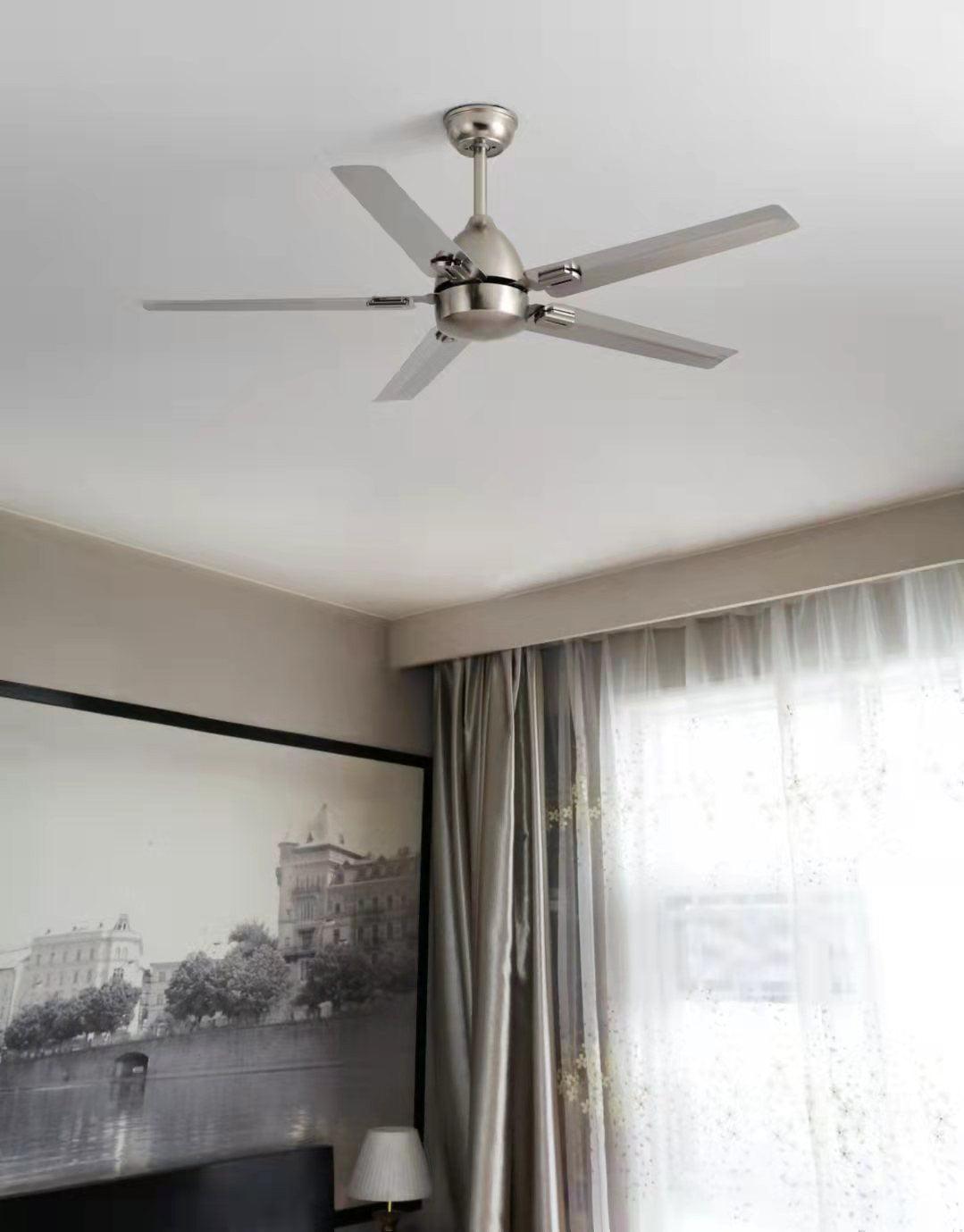 Détail de la construction métallique du ventilateur de plafond Vosolara Premium