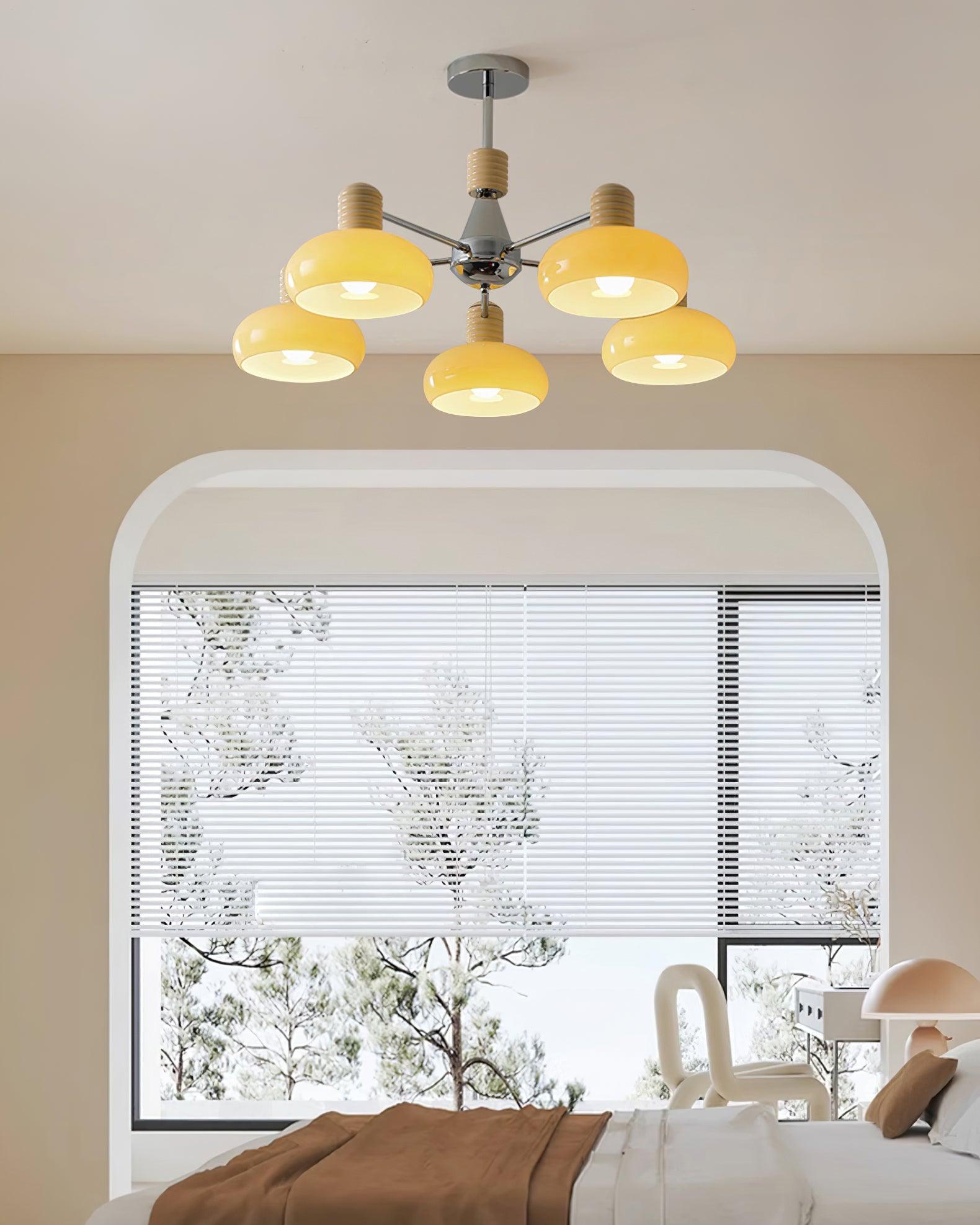 Zephyren Lustre Persimmon avec abat-jours en verre beige et structure chromée - Neutralighting
