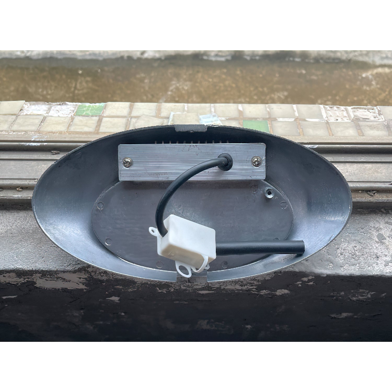 Avrinor Applique Murale d’Extérieur en Métal et Verre Vintage - Neutralighting