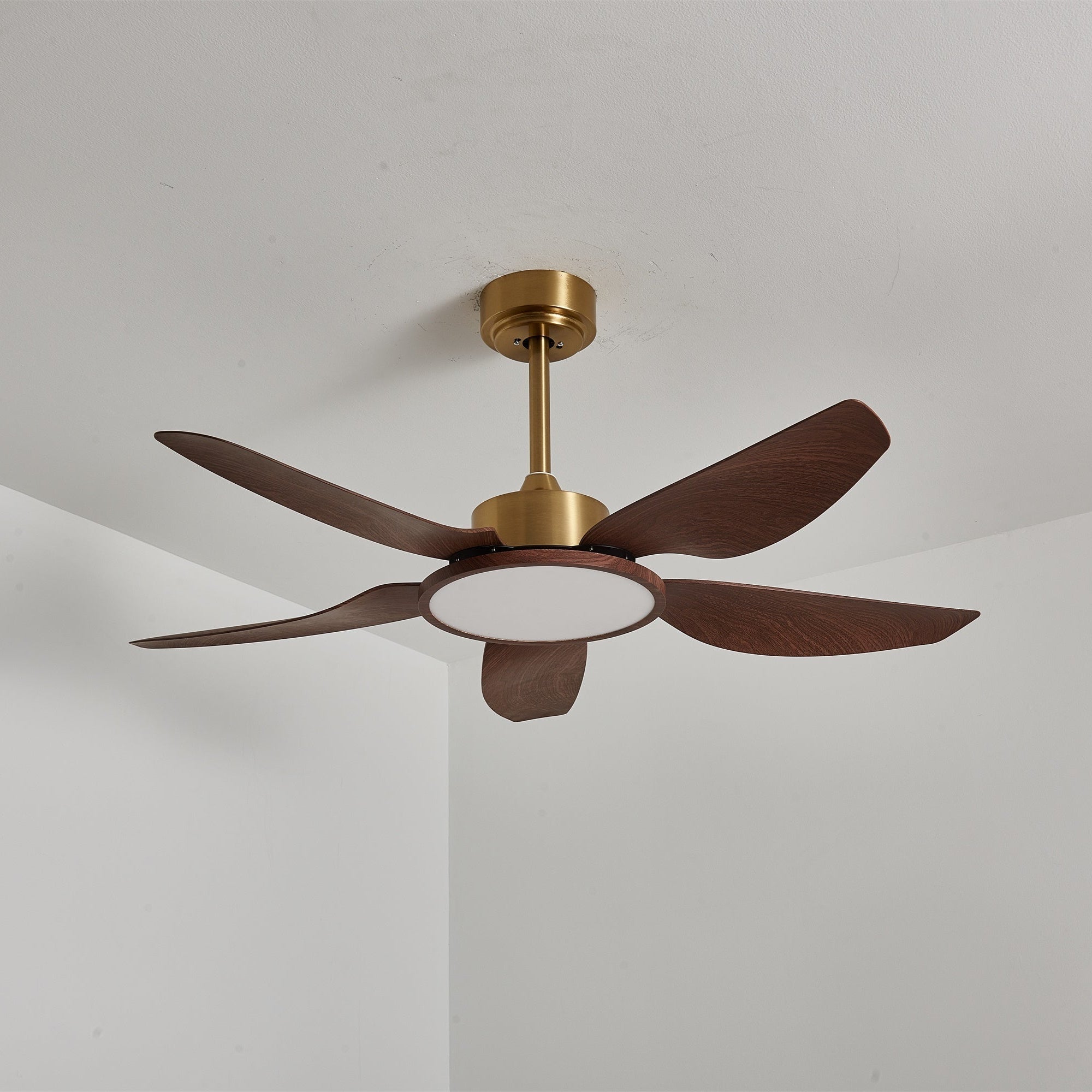 Plafonnier ventilateur Aurelia dans un intérieur spacieux