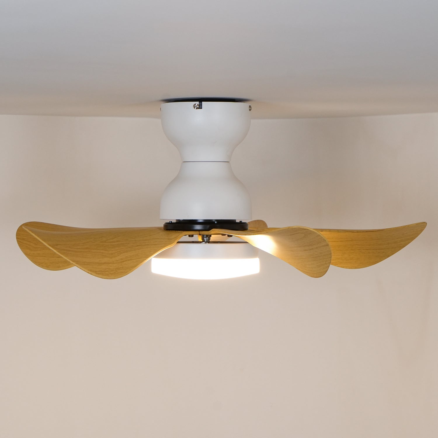 Ventilateur de plafond Callen en bois dans une salle à manger