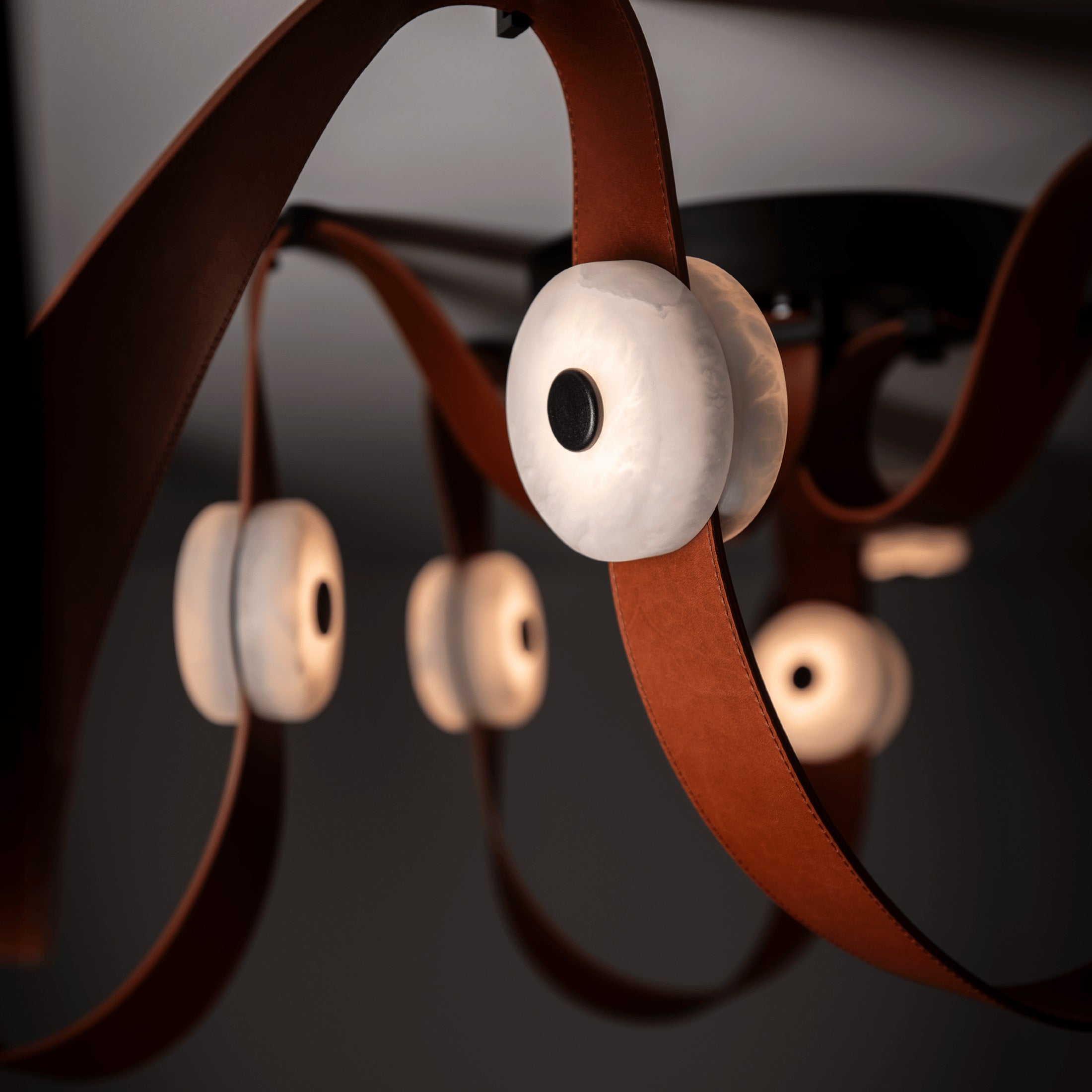 Elraearis Moderne Minimaliste LED Cuir Albâtre Lustre - Neutralighting