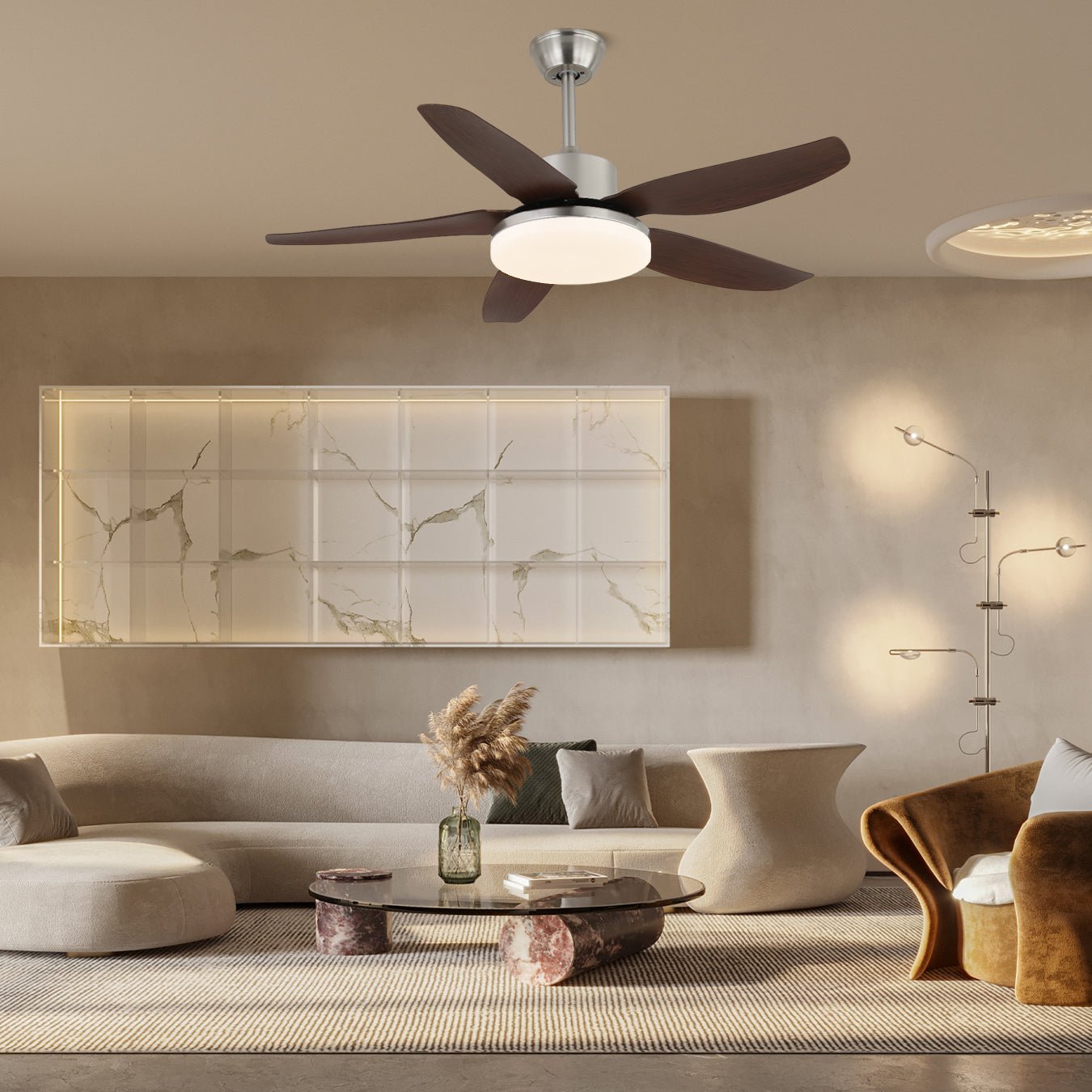 Plafonnier ventilateur Eland avec télécommande, mettant en évidence la fonction de ventilateur à 6 vitesses.
