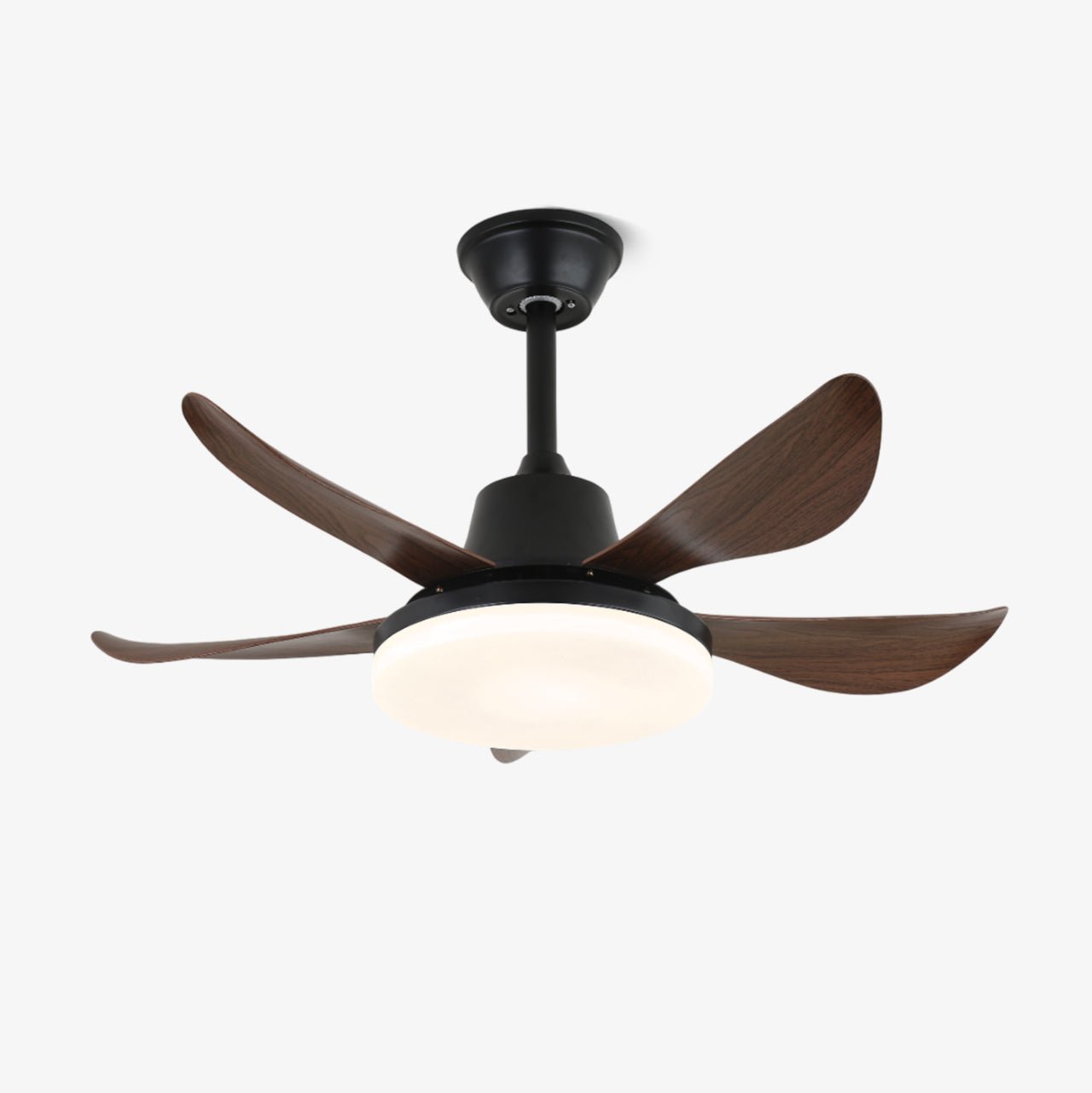 Photo d'ambiance du plafonnier ventilateur Callen en bois moderne dans un salon contemporain
