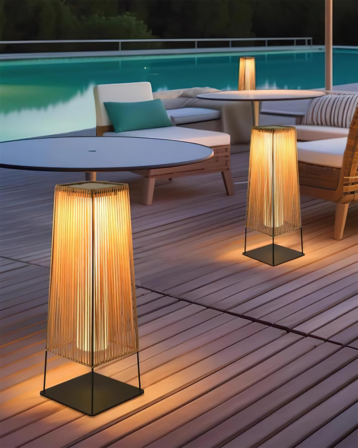 Solara Lampe de Poteau Extérieure à Lames Verticales - Neutralighting